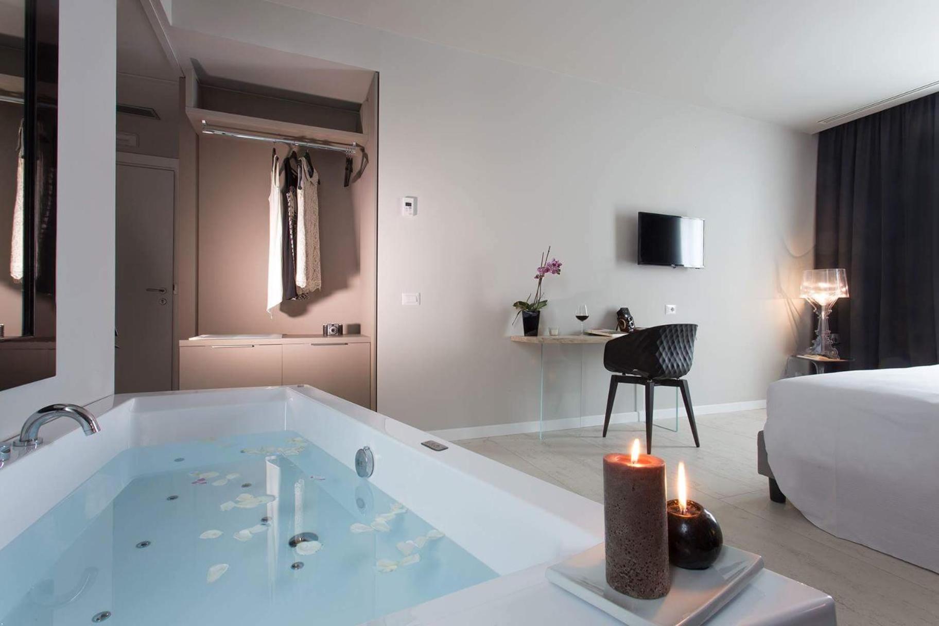 Deluxe Double Room with Hot Tub