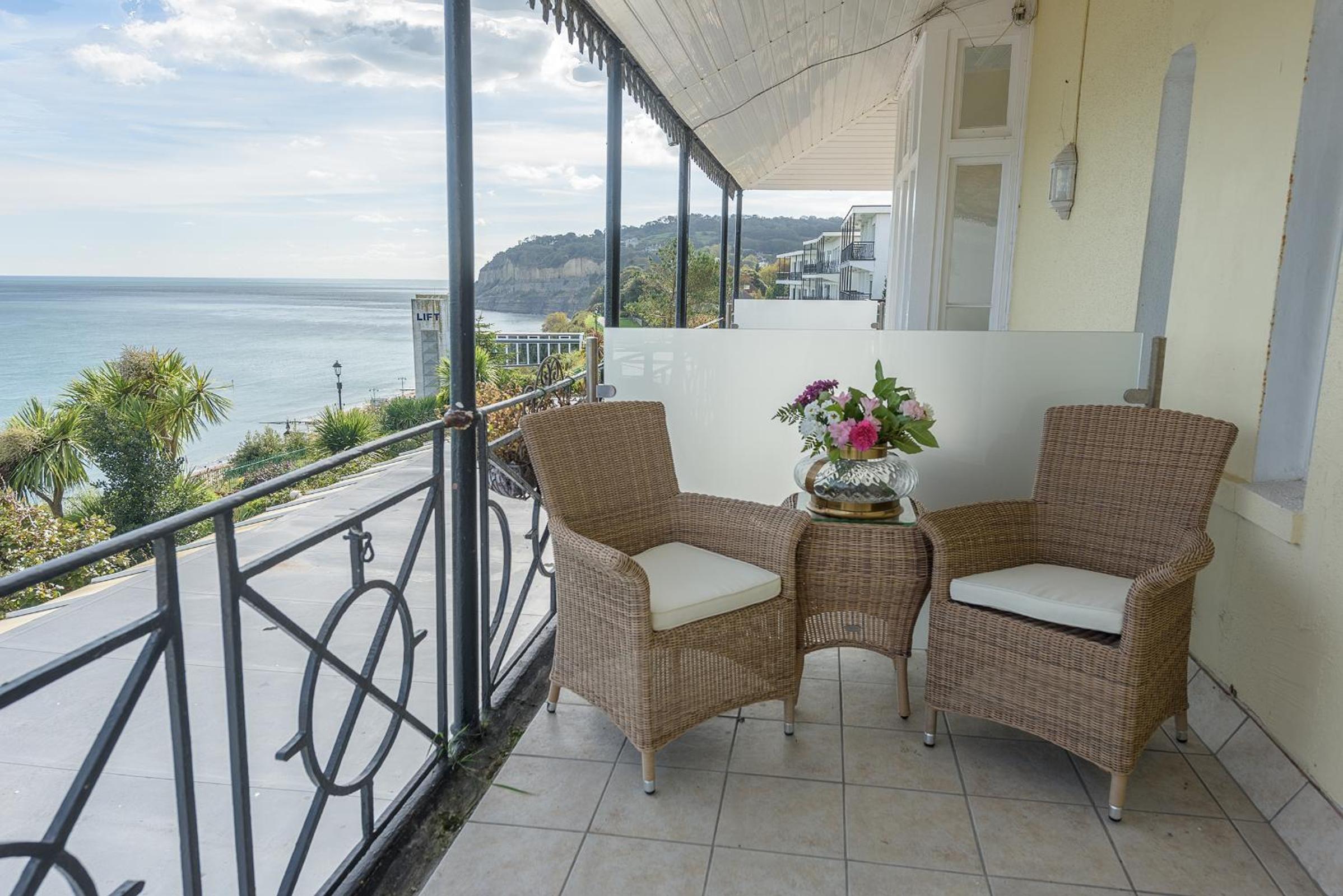 Double Room with Balcony and Sea View photo 3