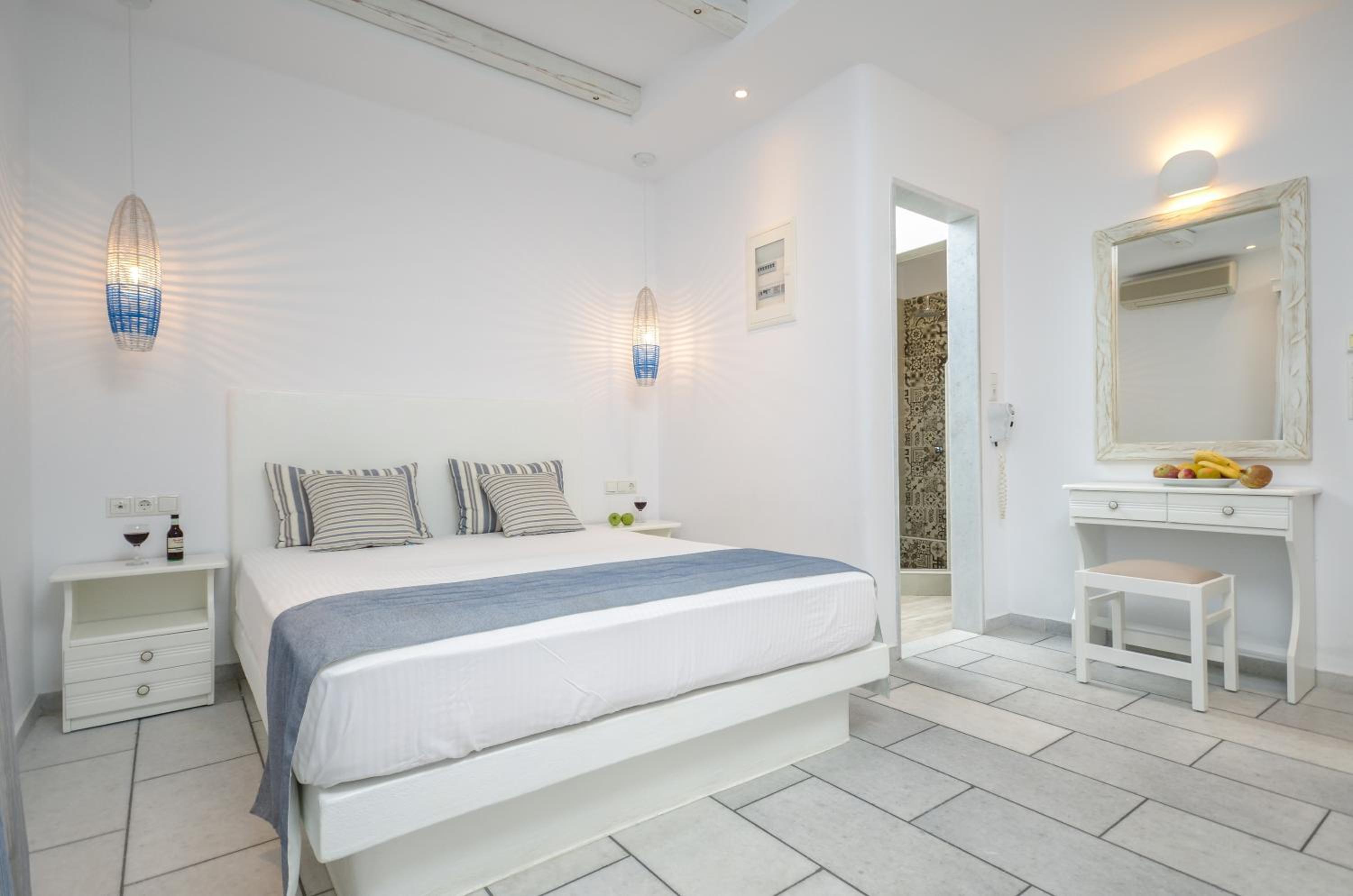 One-Bedroom Apartment - Photo 3