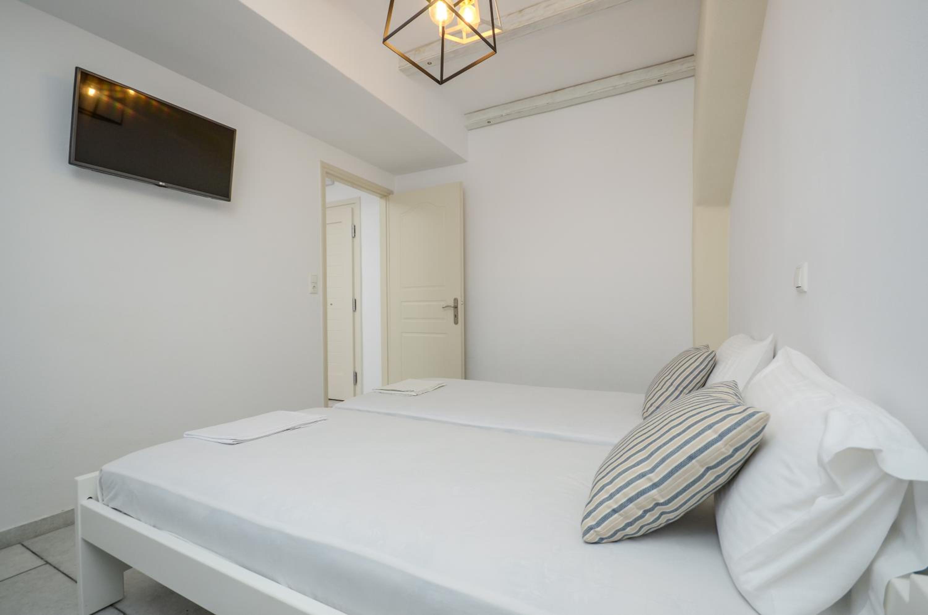 One-Bedroom Apartment - Photo 6