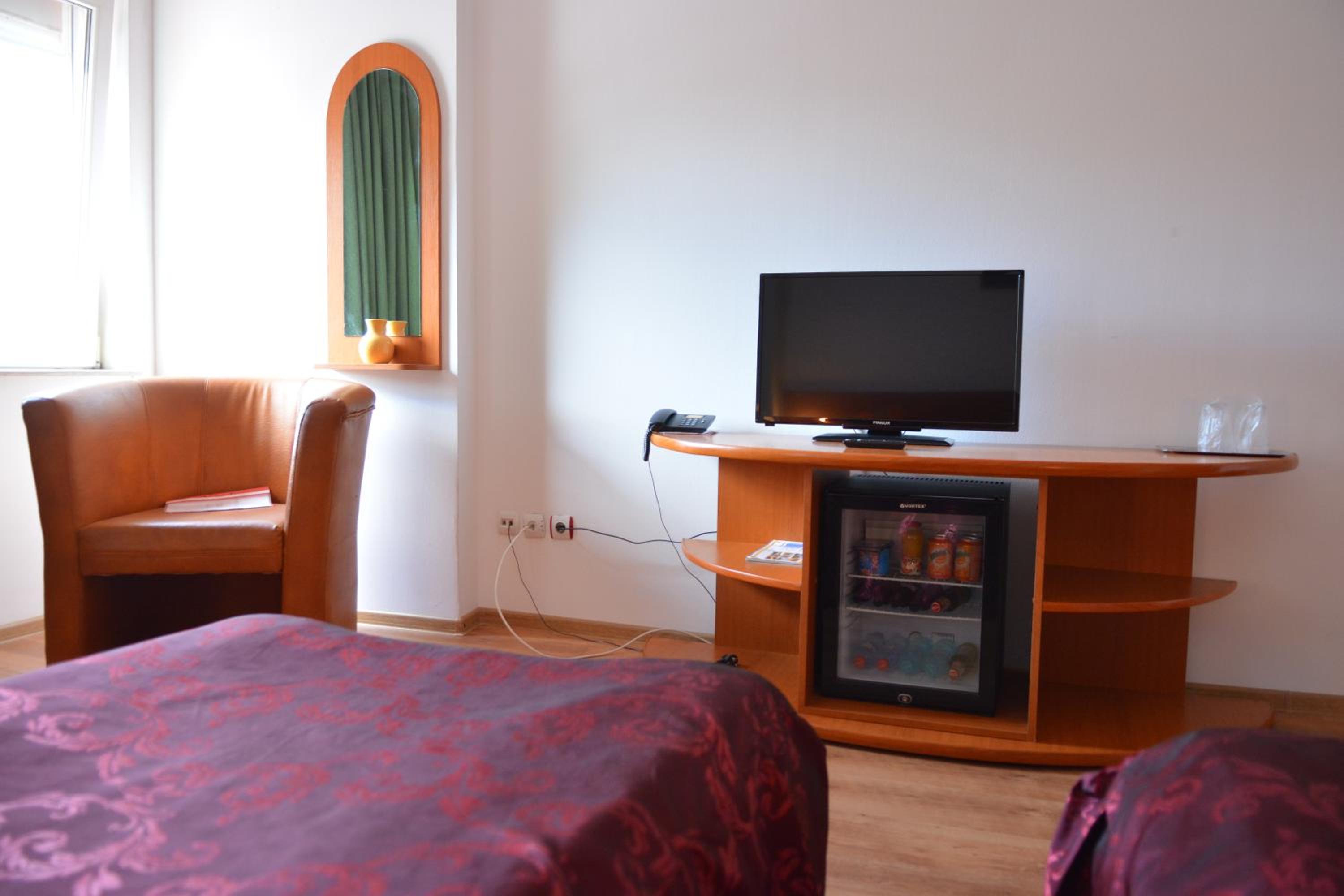 Twin Room - Photo 8