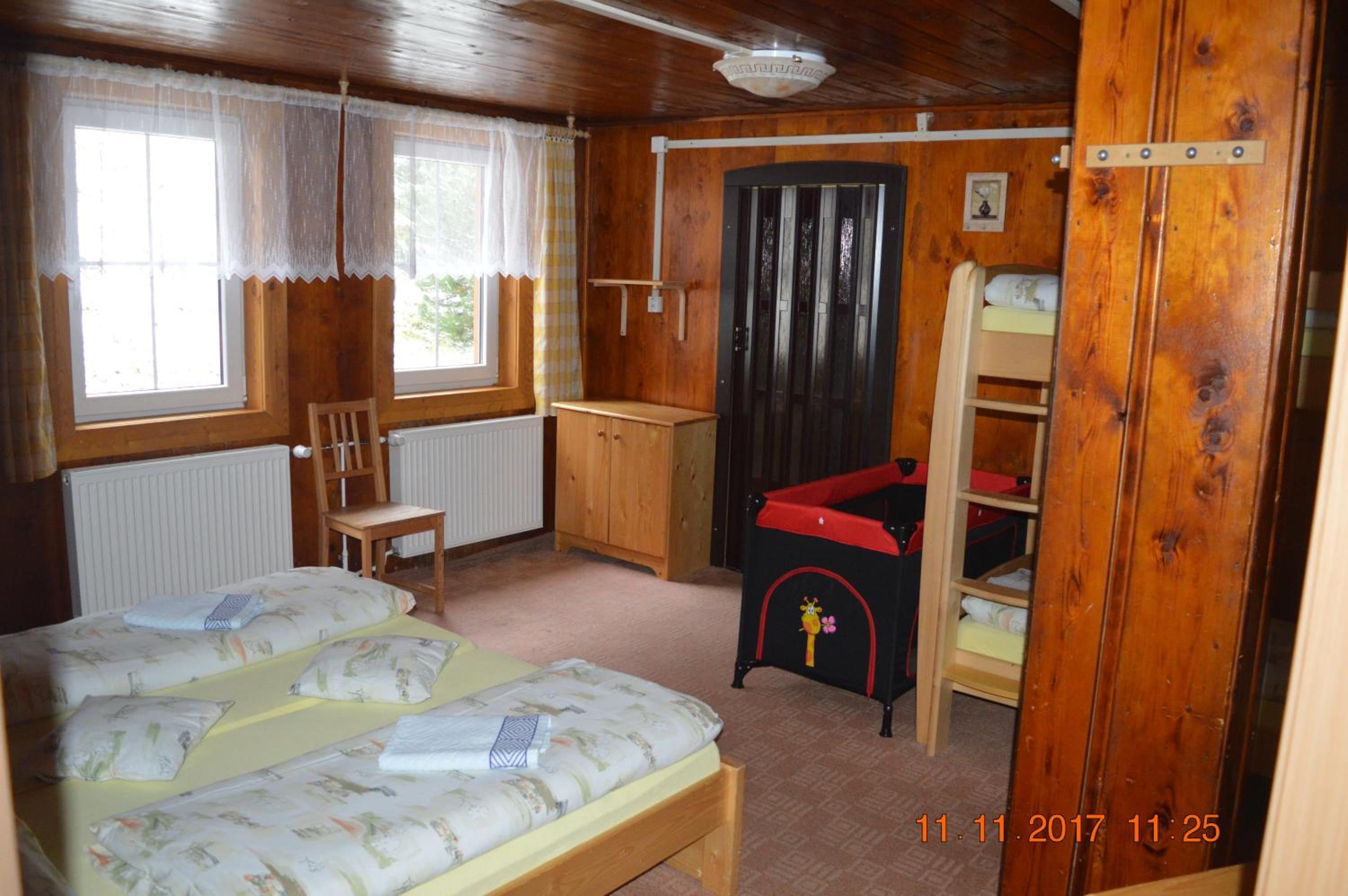 Quadruple Room with Shared Bathroom photo 3