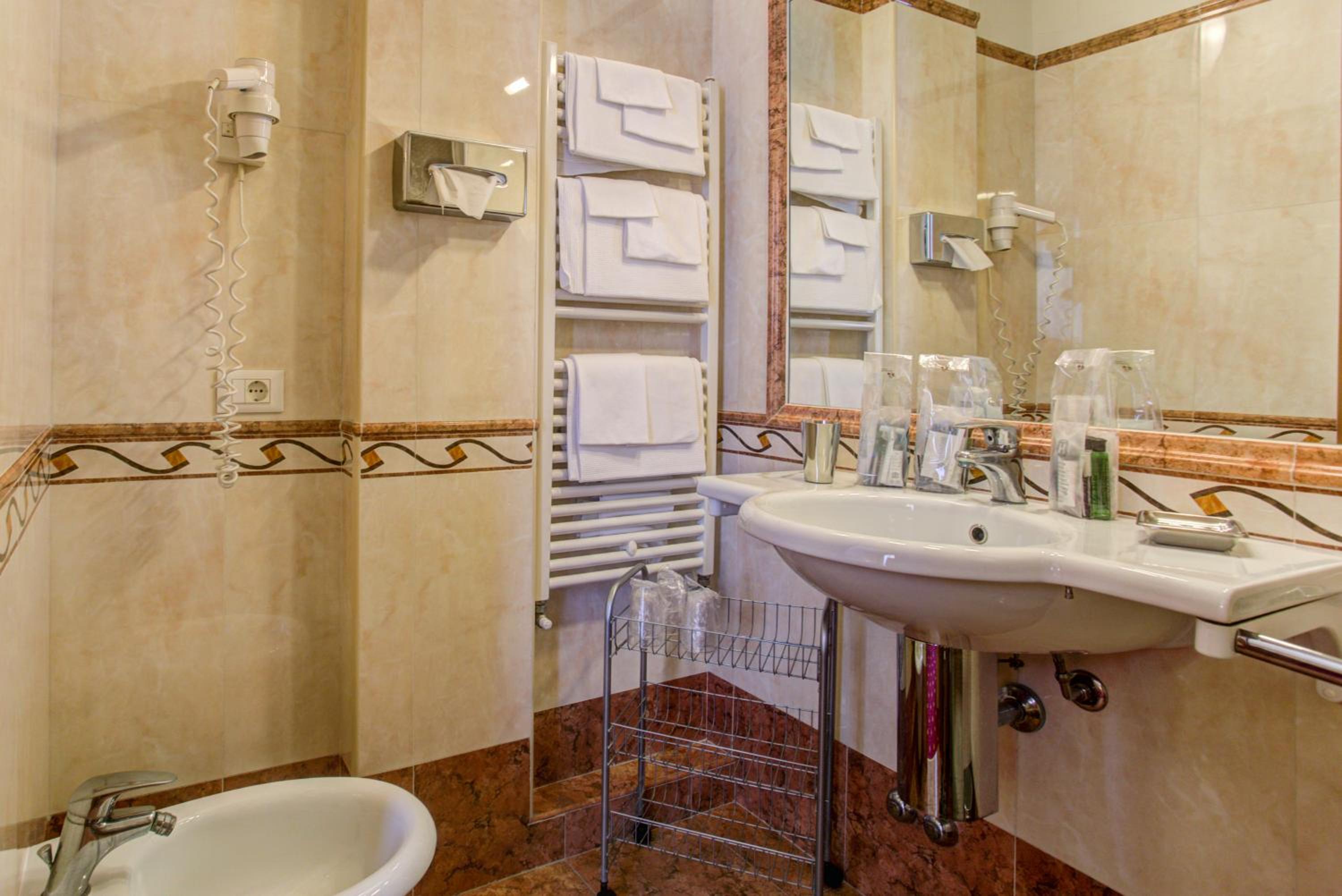Triple Room with Sea View - Photo 12