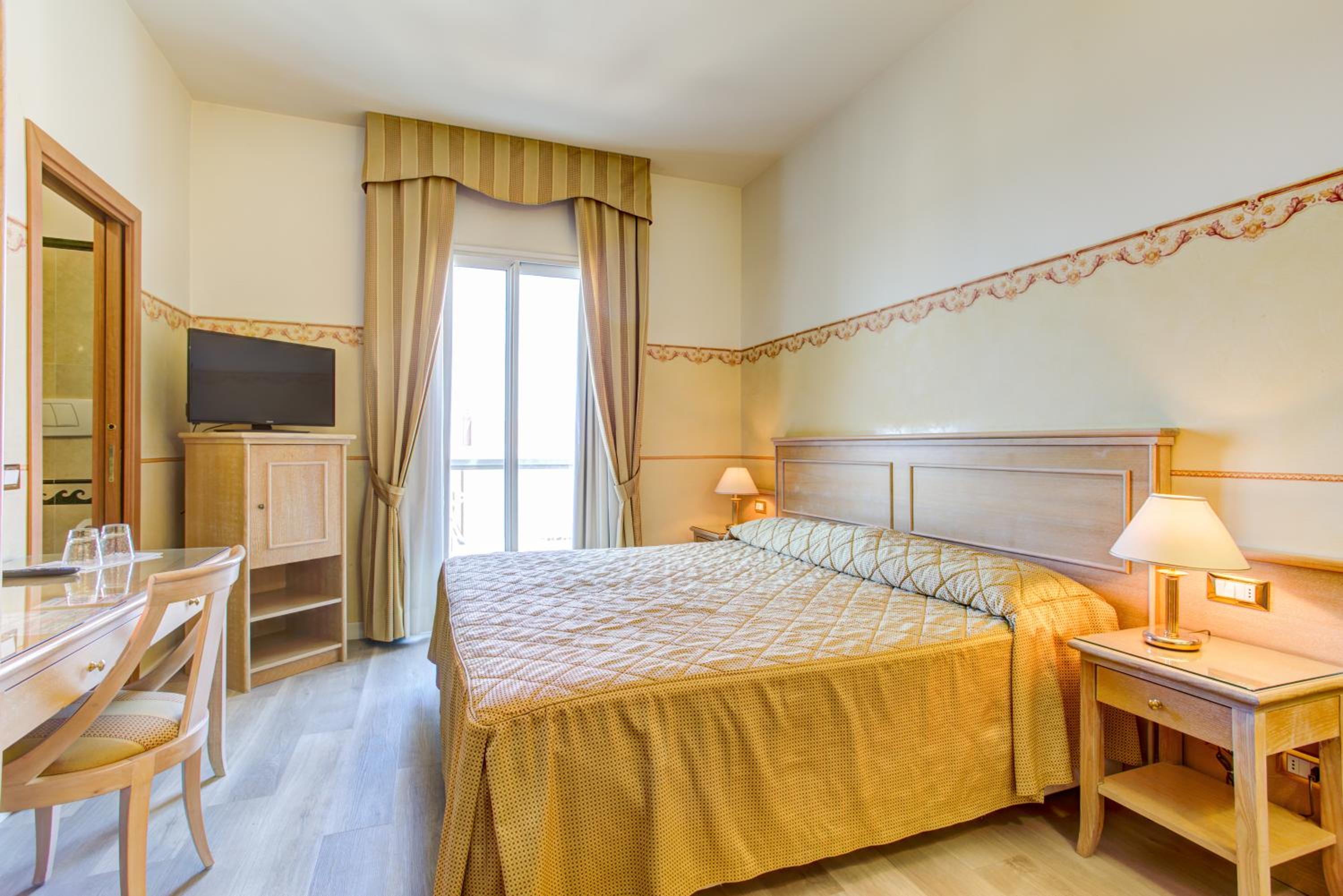 Triple Room with Sea View - Photo 3
