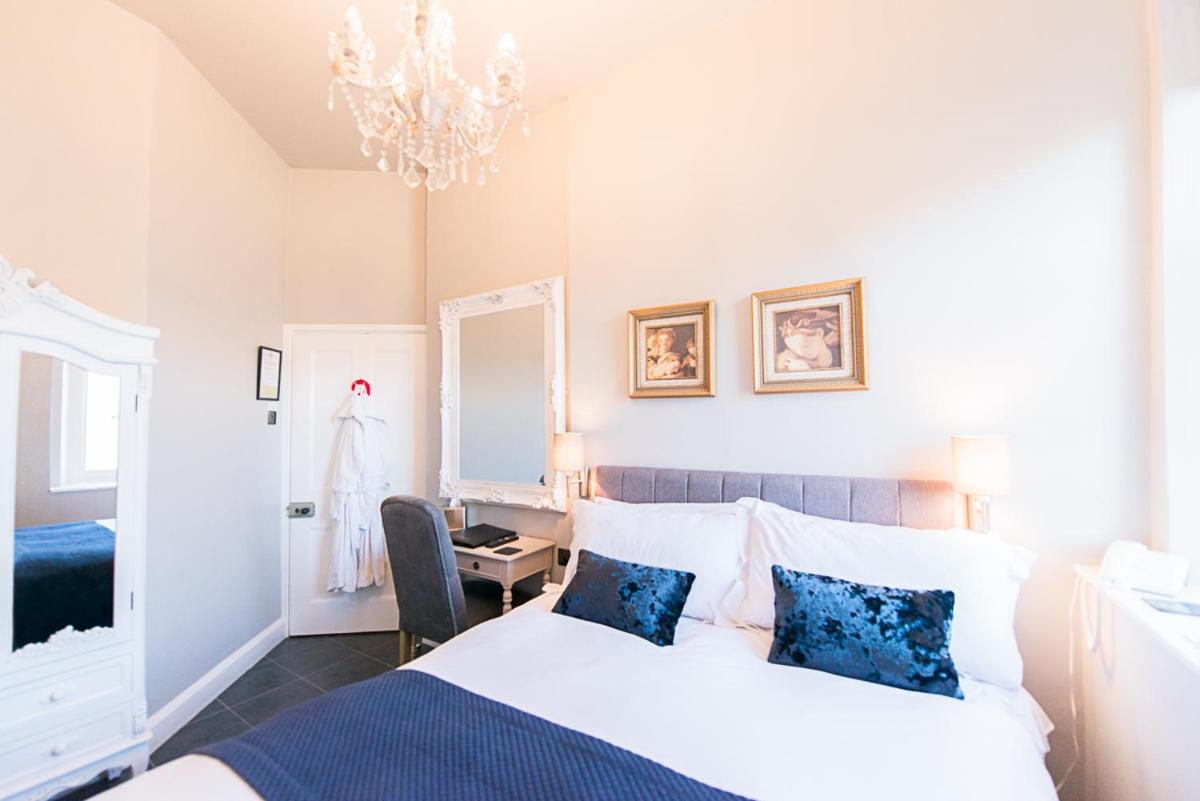 Small Double Room photo 1