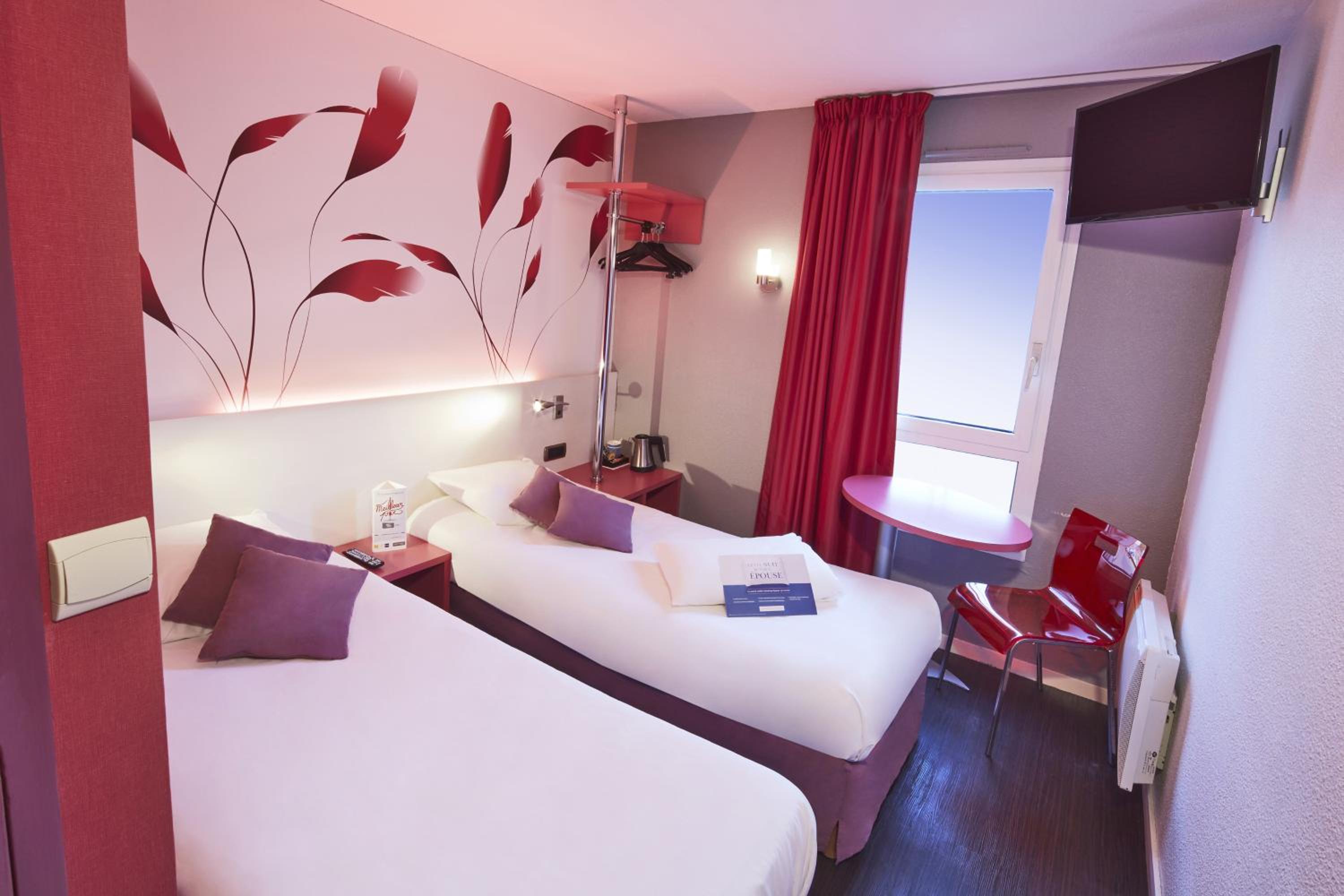 Twin Room - Photo 9