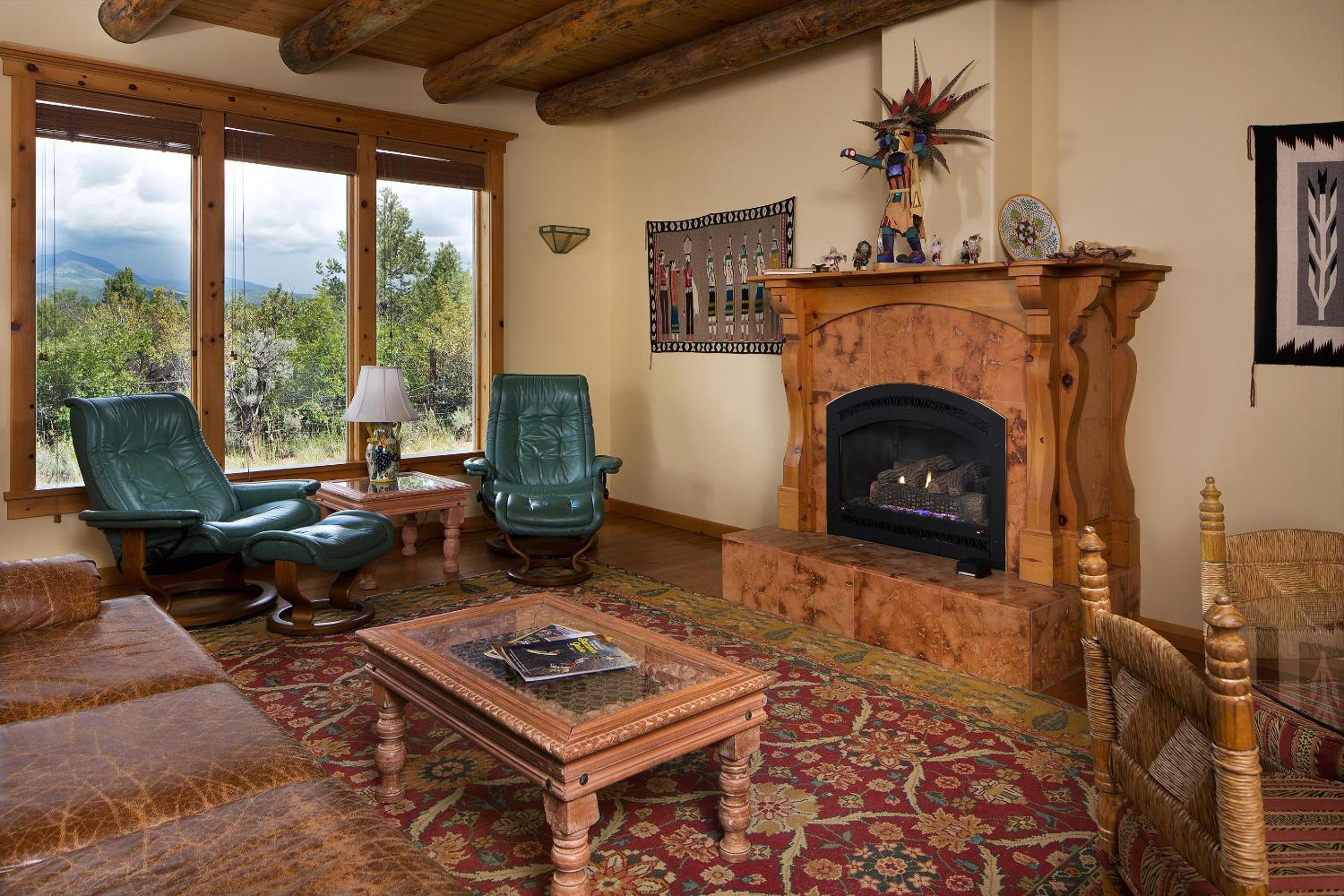 Deluxe King Suite photo 3
