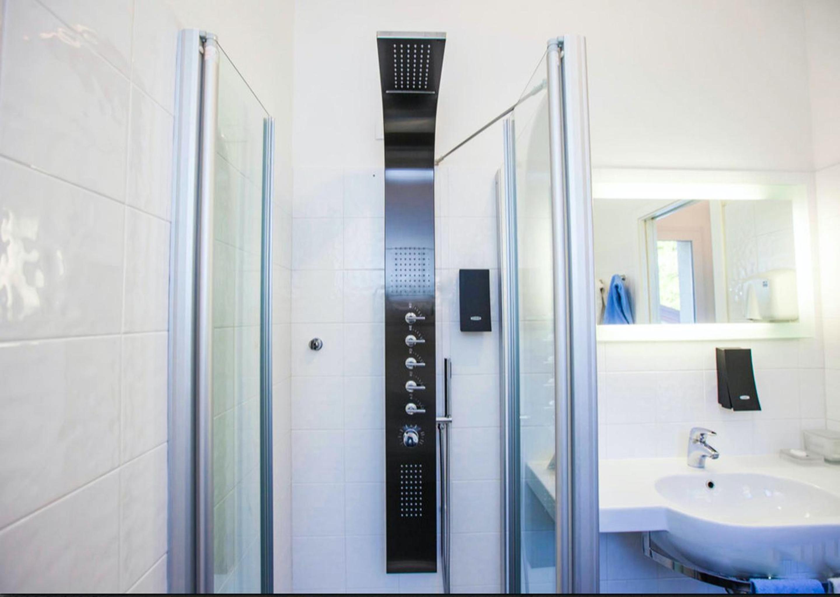 Superior Deluxe Double or Twin Room  - Photo 3