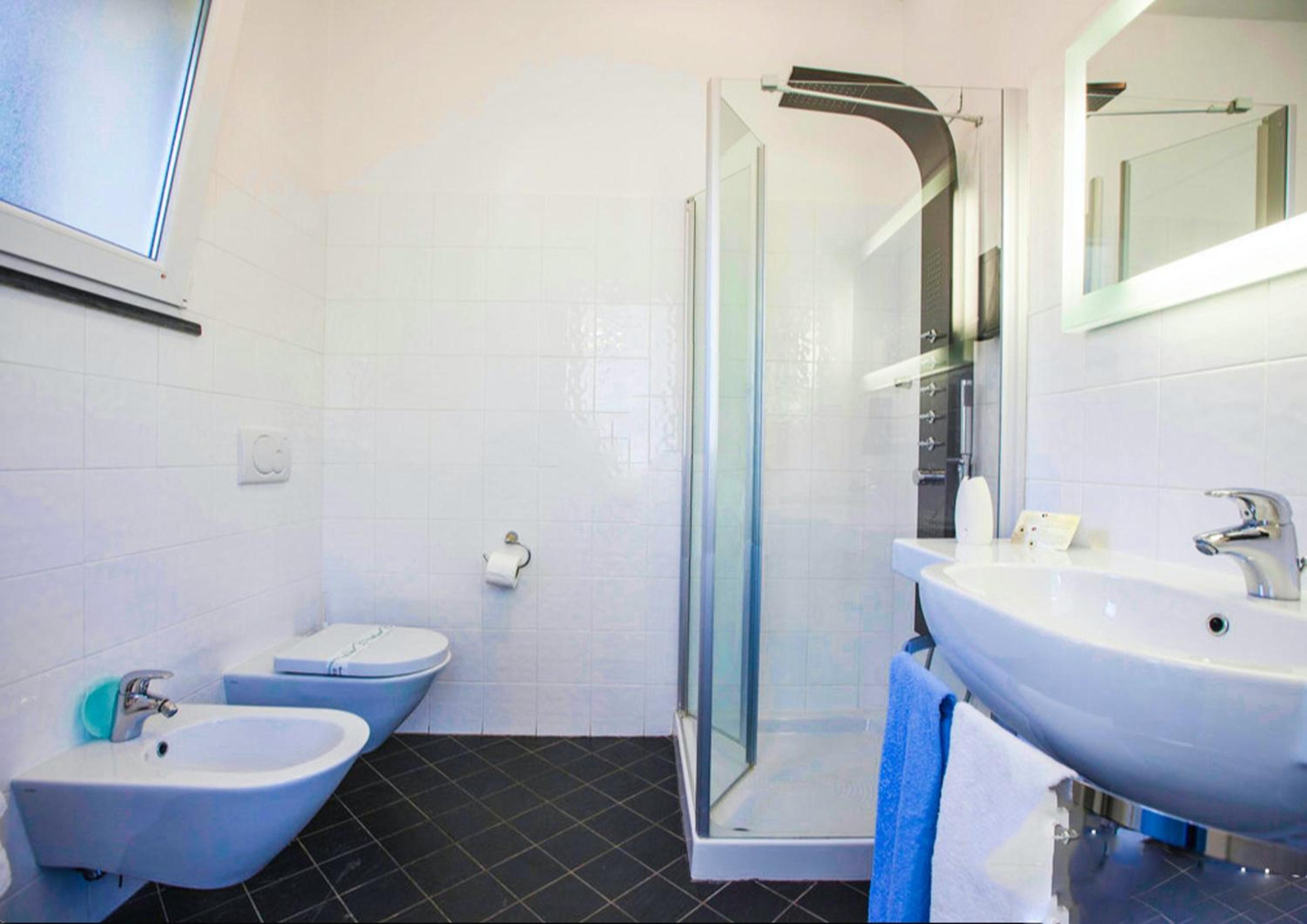 Superior Deluxe Double or Twin Room  - Photo 6