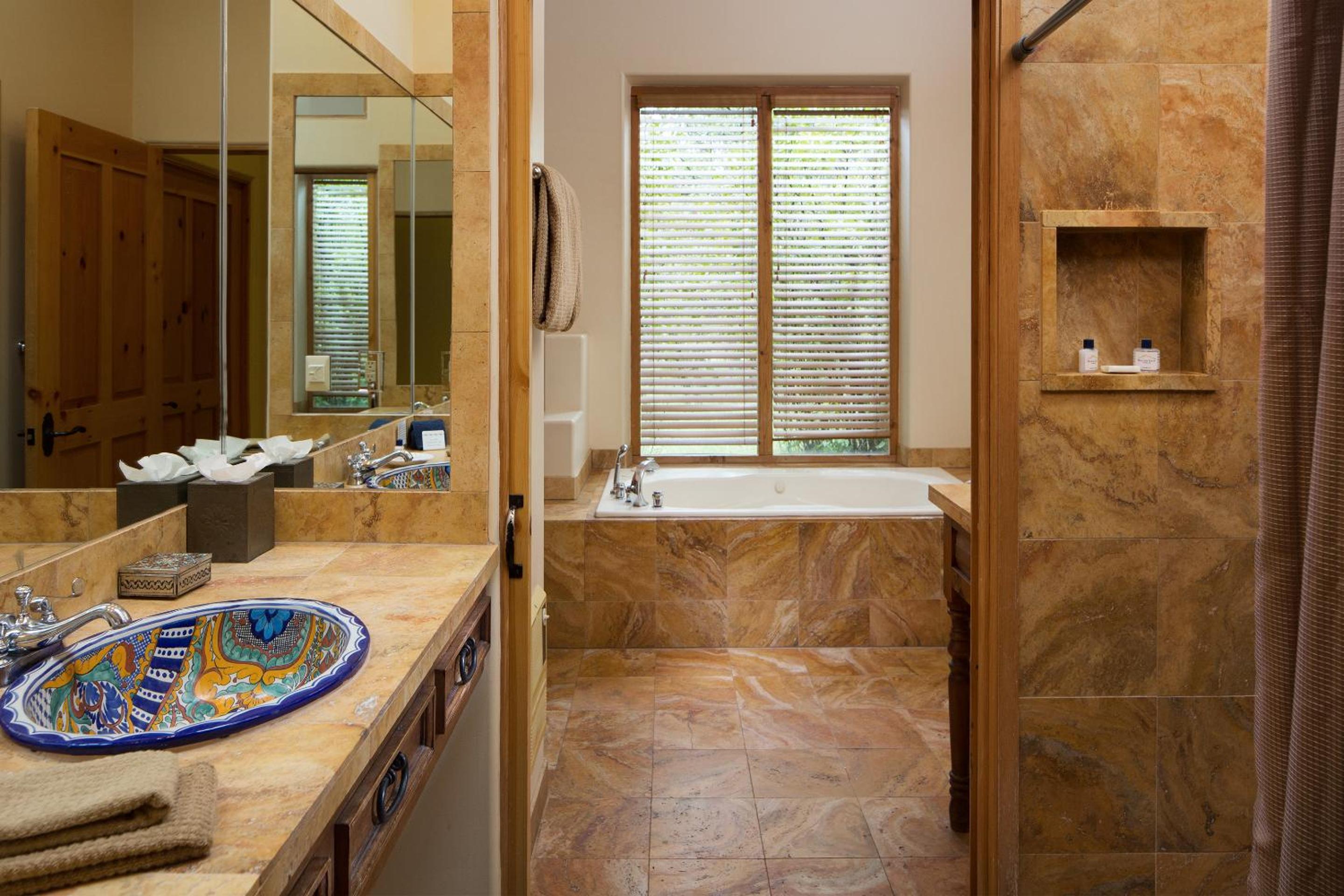 Deluxe Suite photo 2