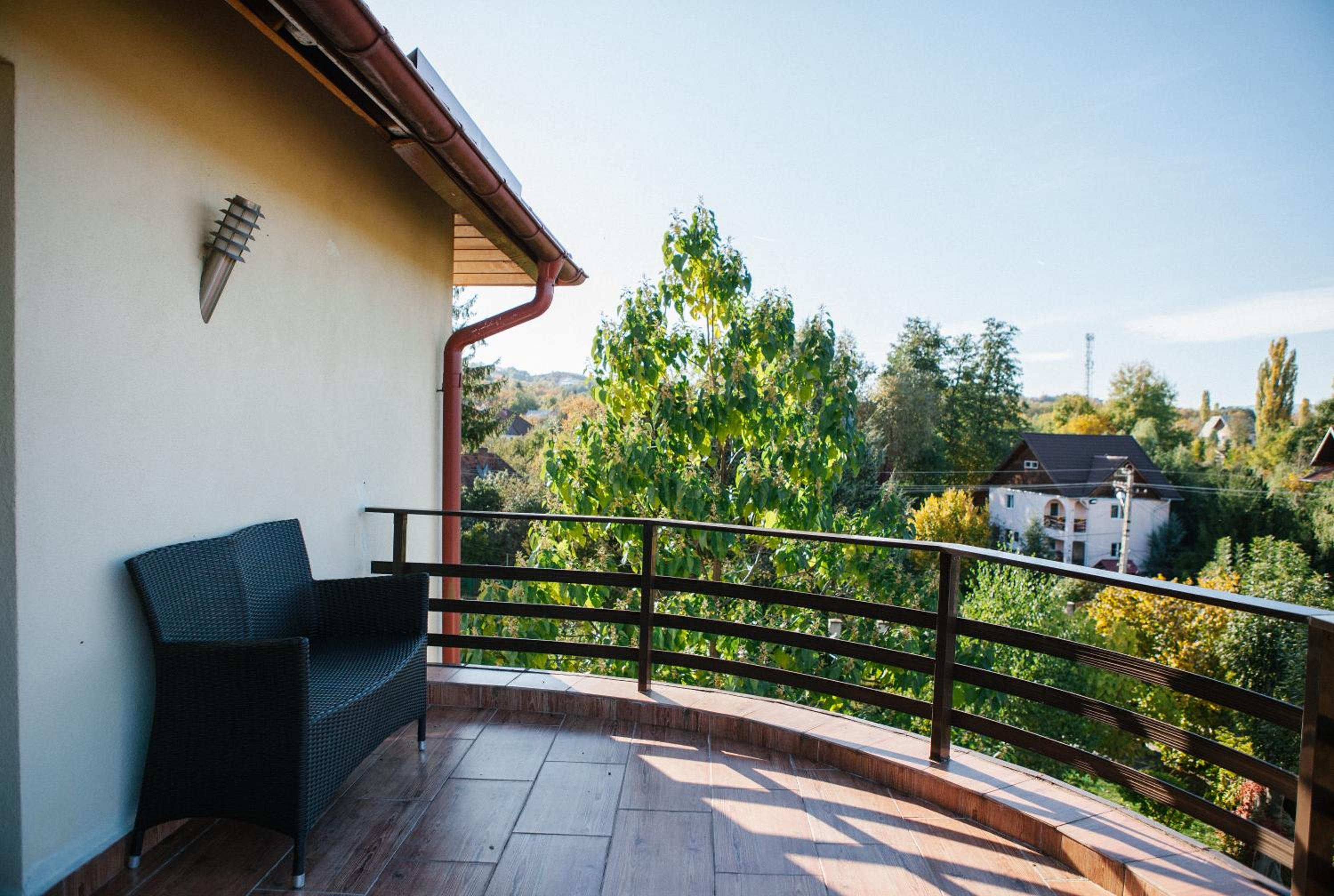 Family Suite with Balcony - Photo 5