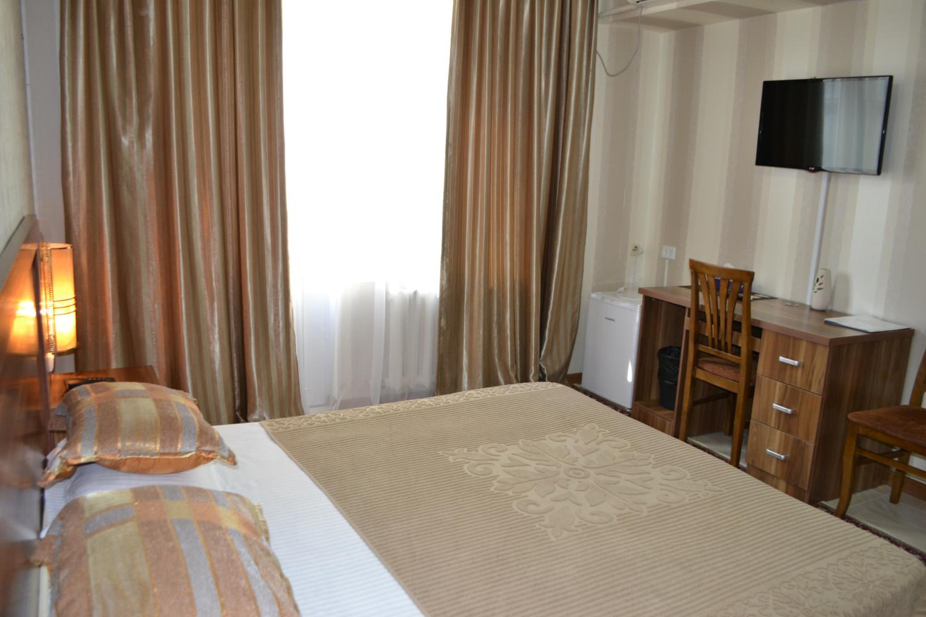 Deluxe Double Room with Balcony photo 3