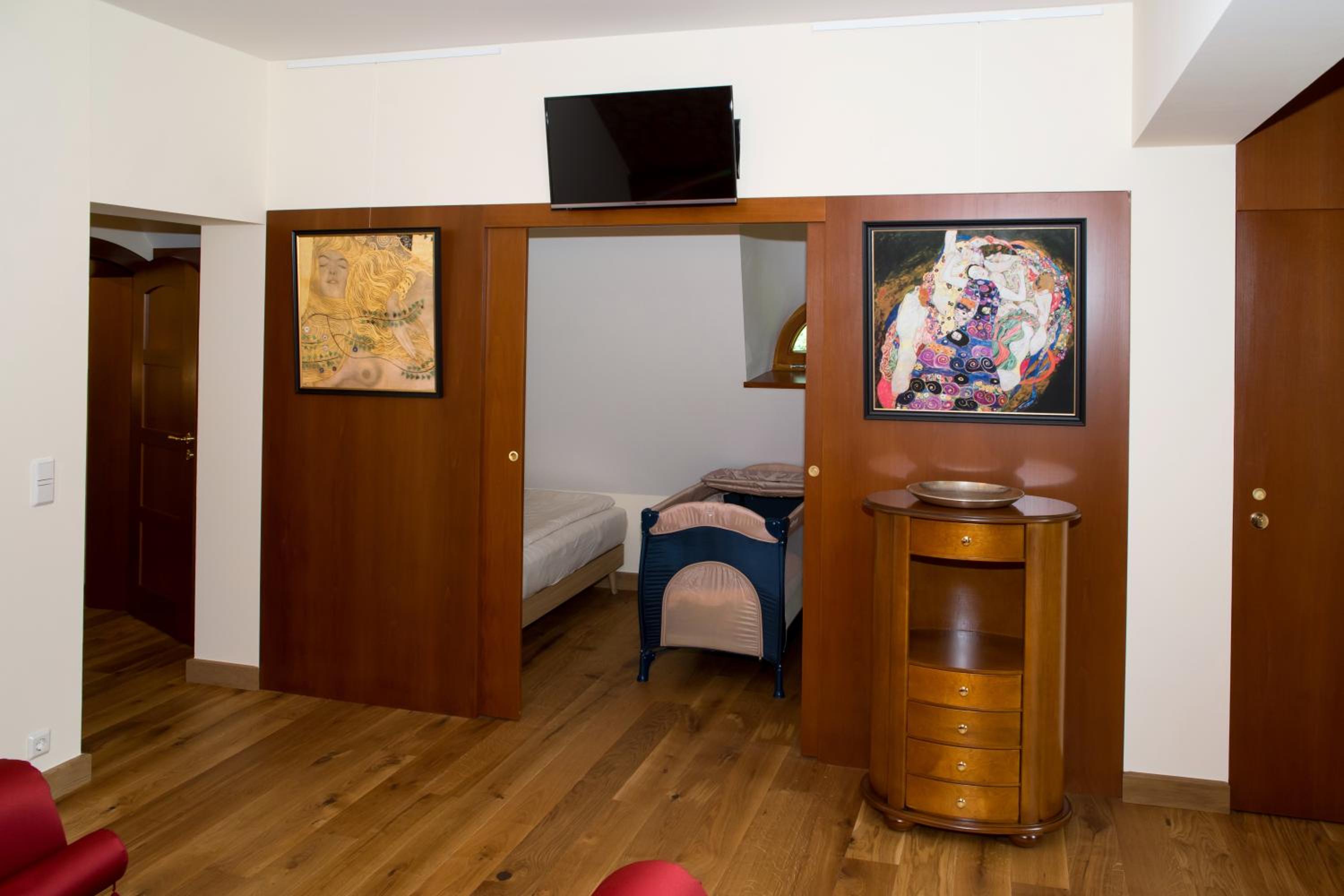 Deluxe Apartment photo 2