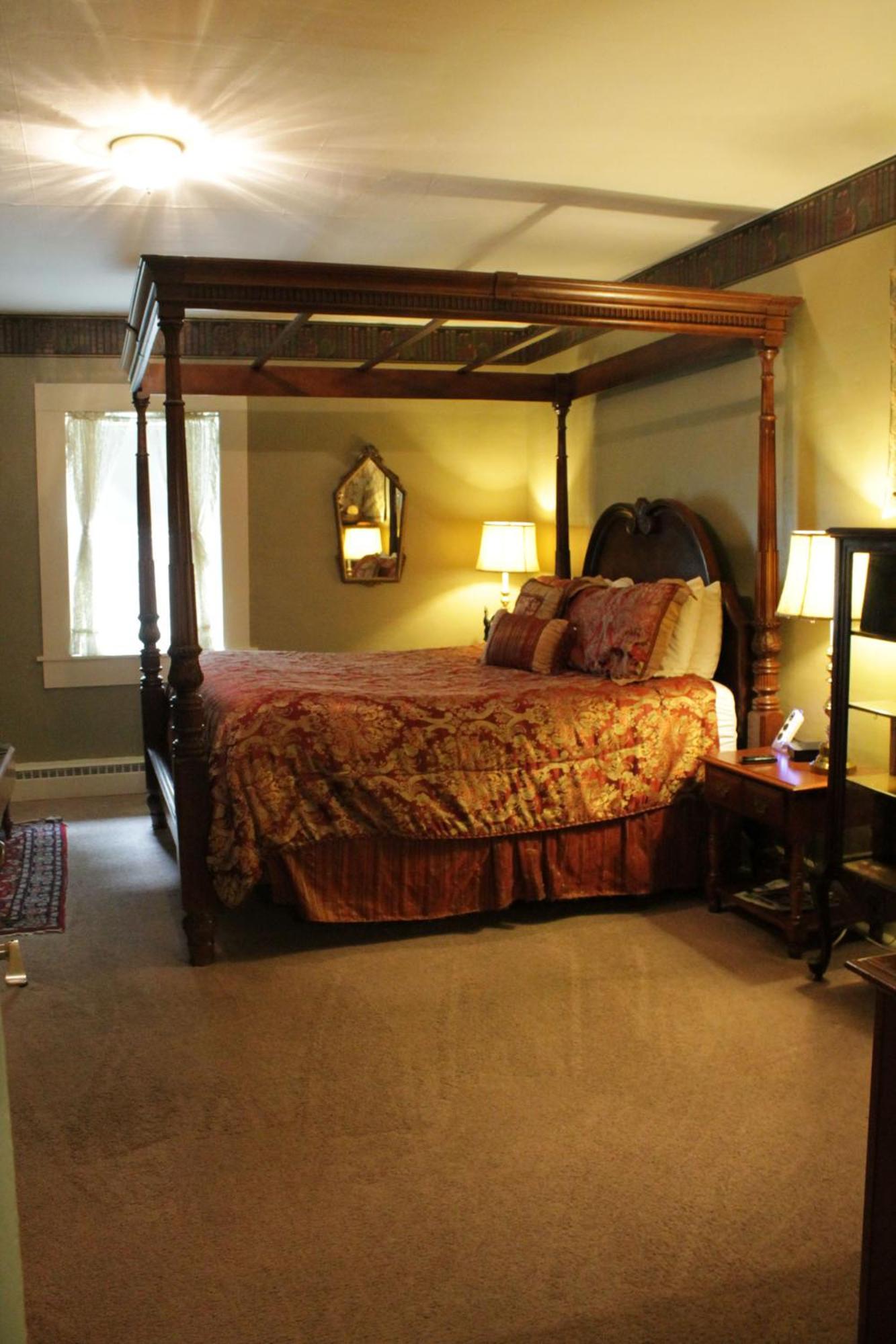 Deluxe King Room - Photo 8