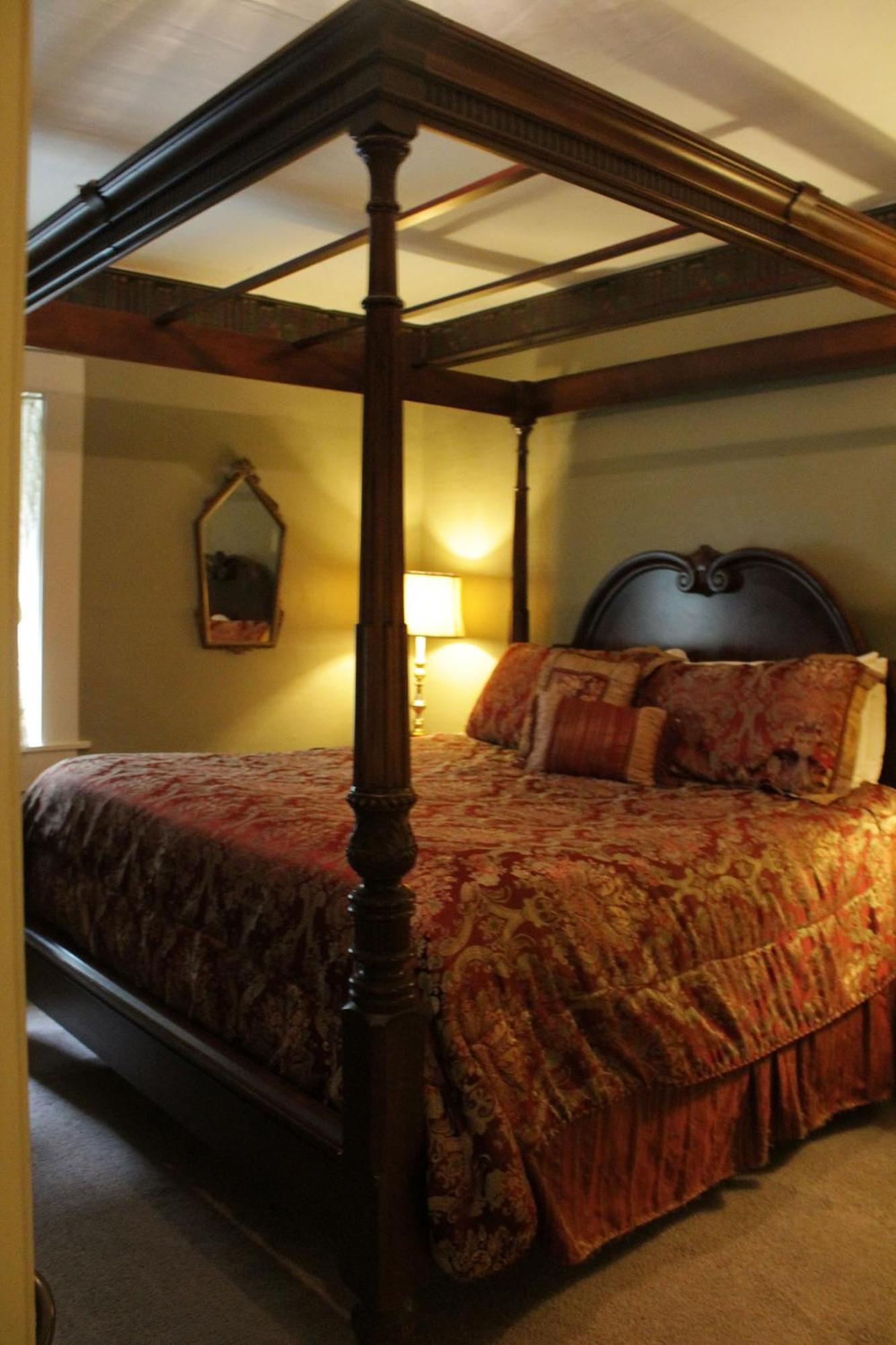 Deluxe King Room - Photo 7