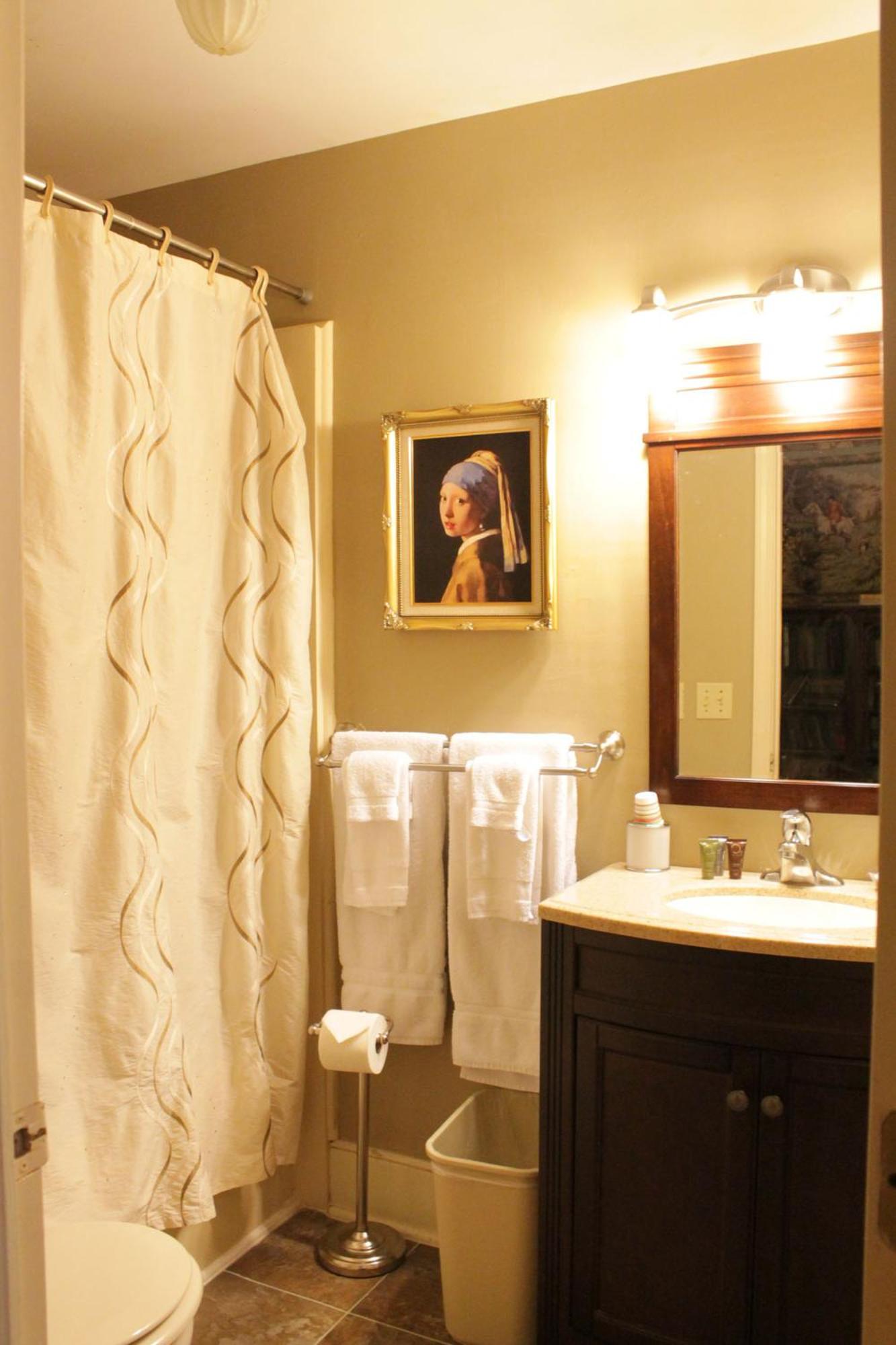 Deluxe King Room - Photo 10