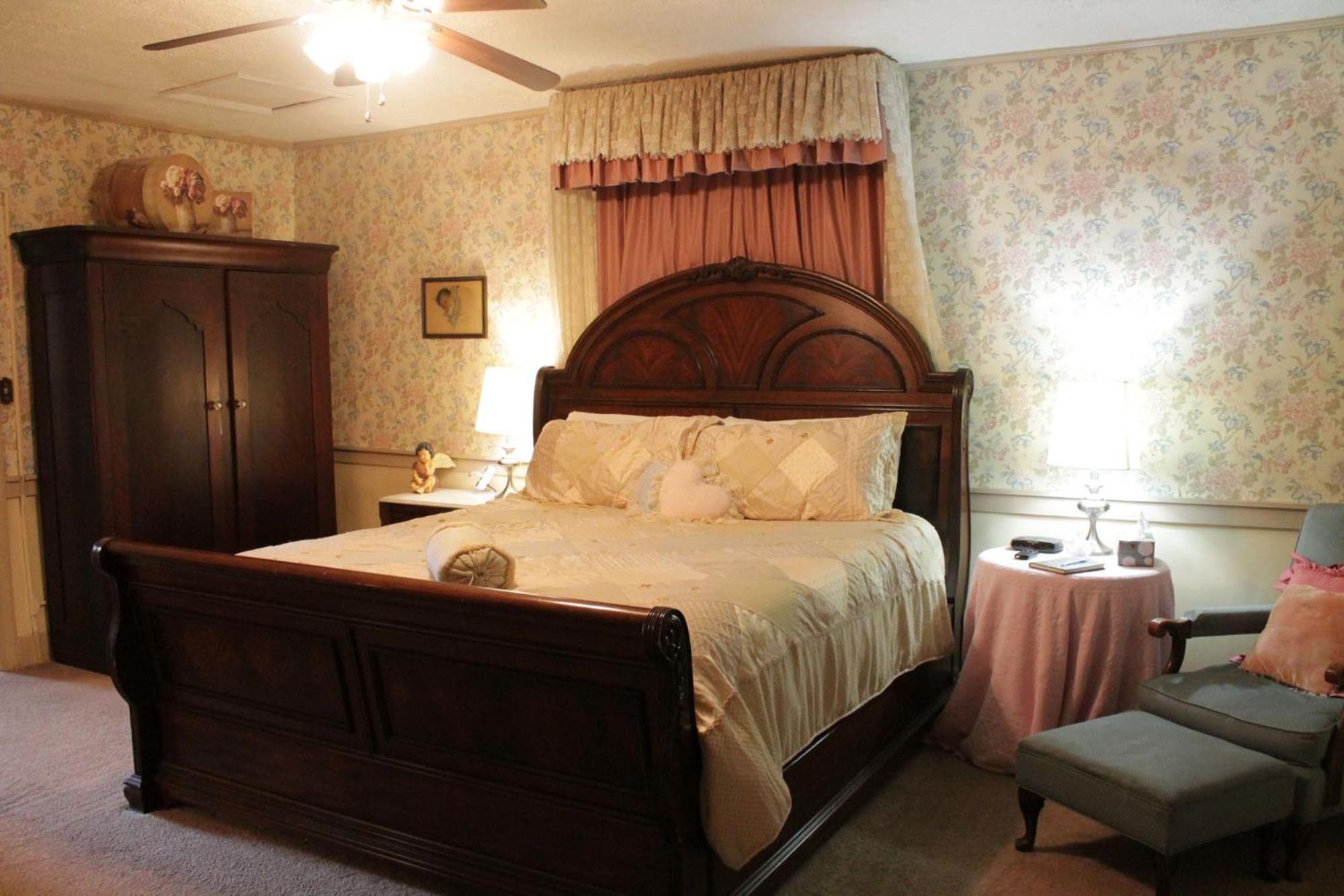 Deluxe King Room - Photo 3
