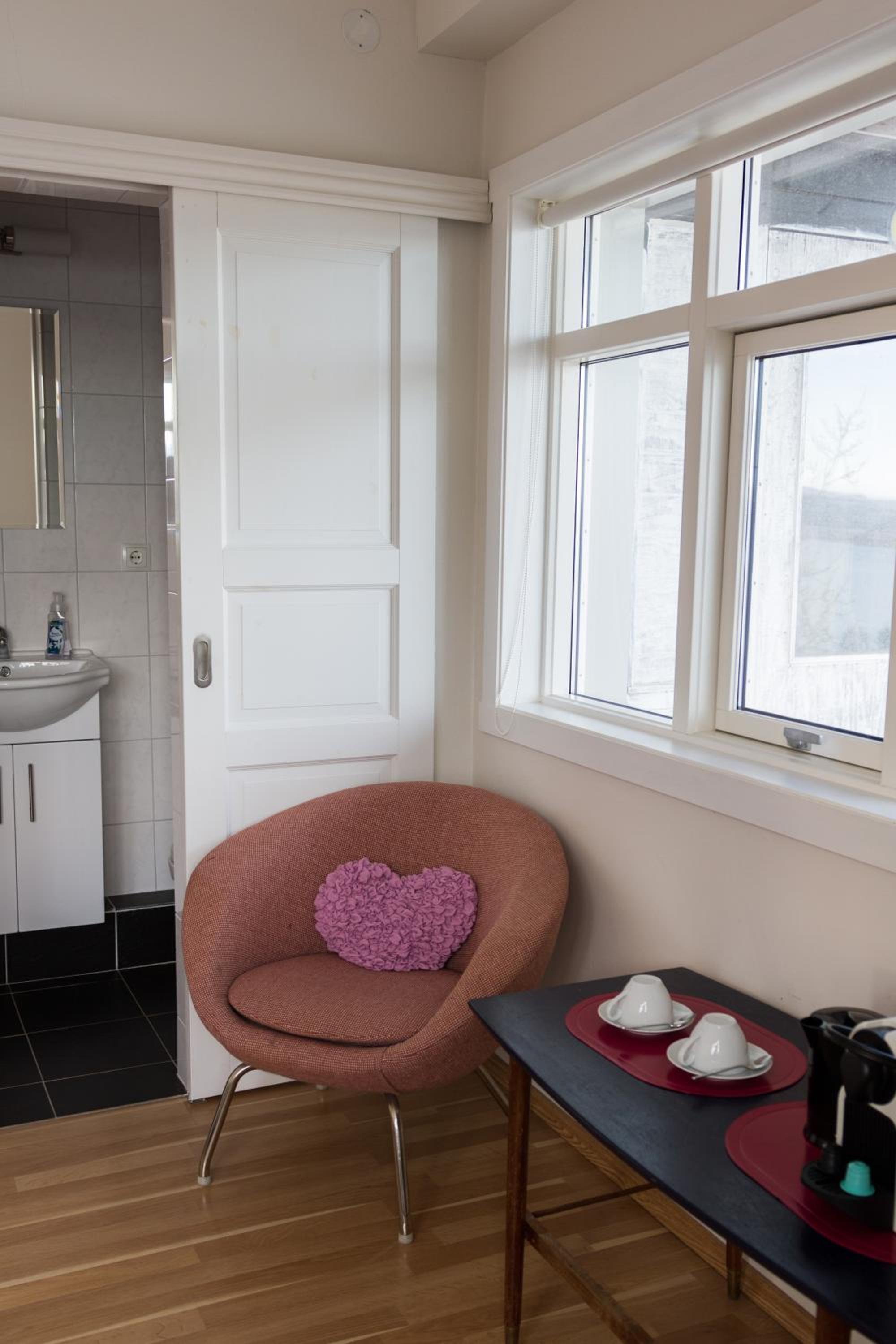 Double Room with Sea View - Photo 9
