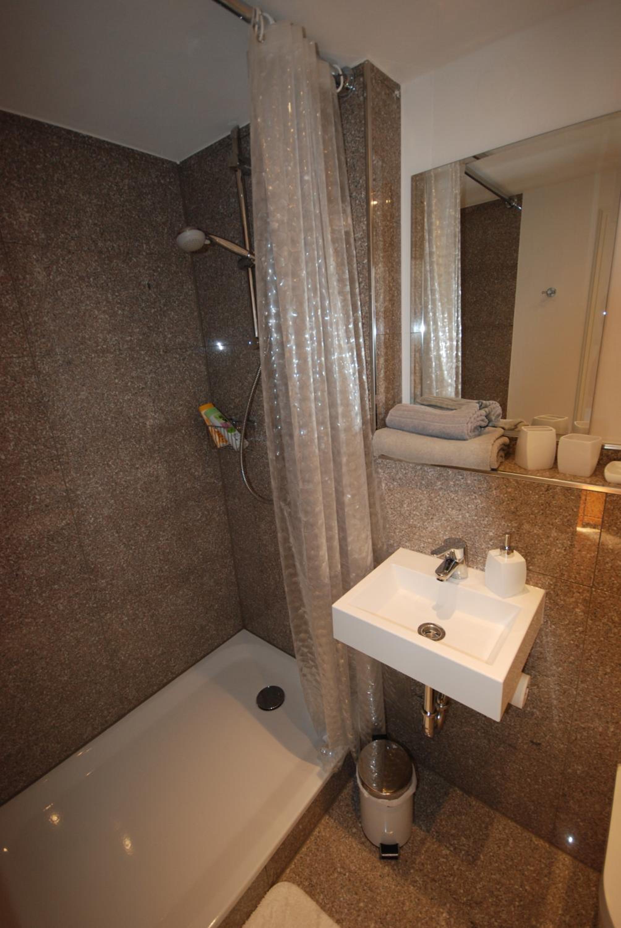 Apartment - Ground Floor photo 2