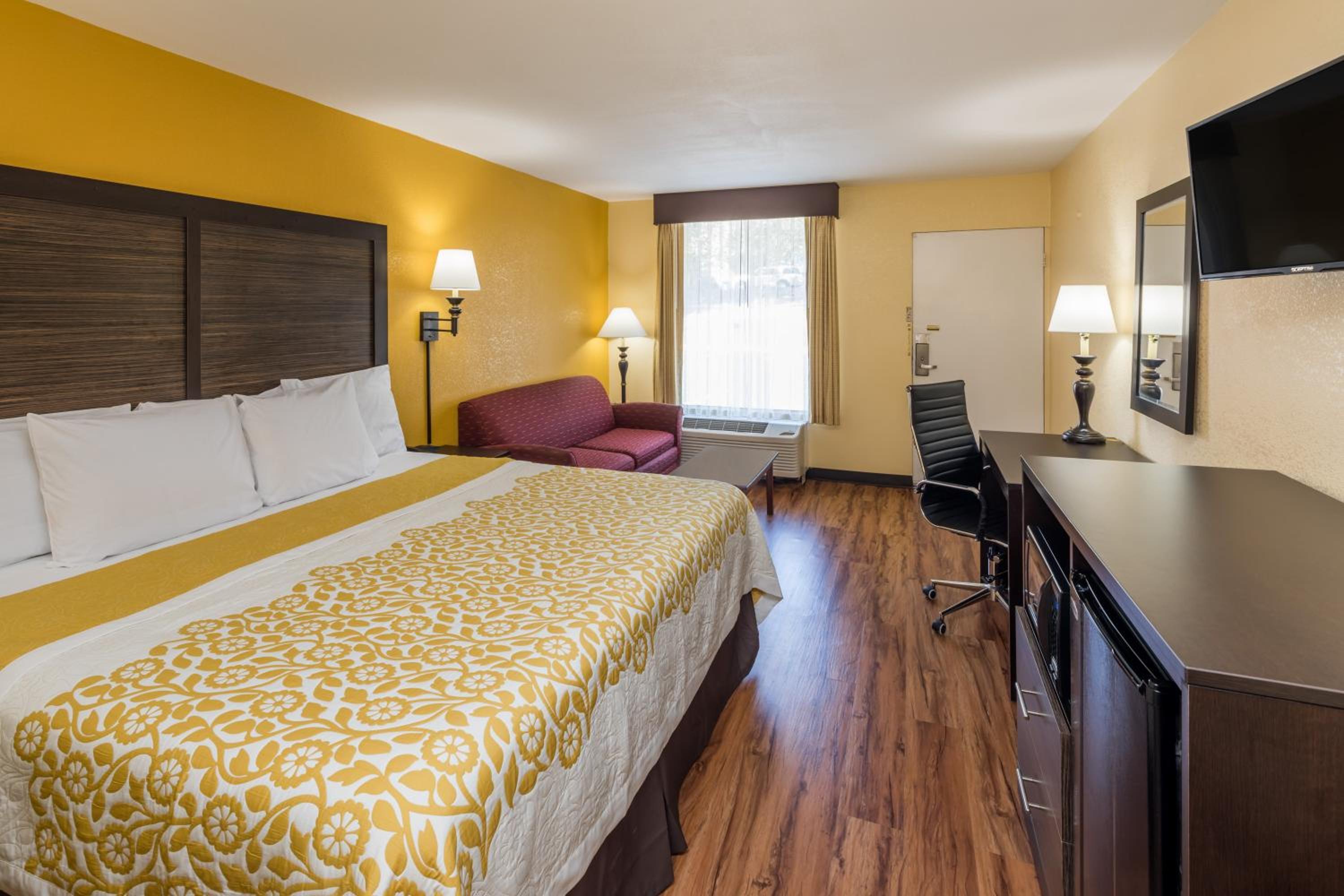 King Room - Non-Smoking - Photo 4