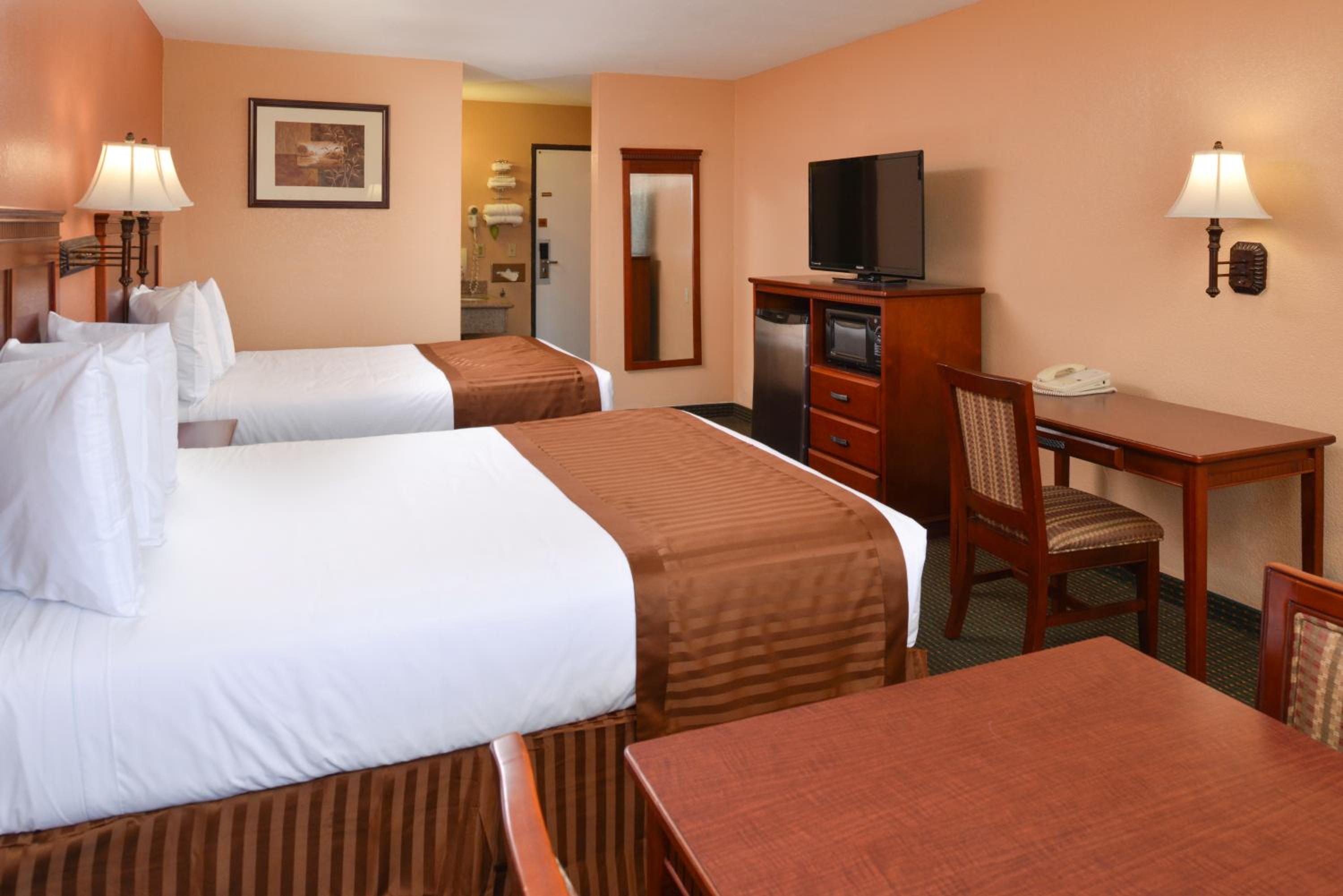 2 Queen Beds Non-Smoking - Photo 3