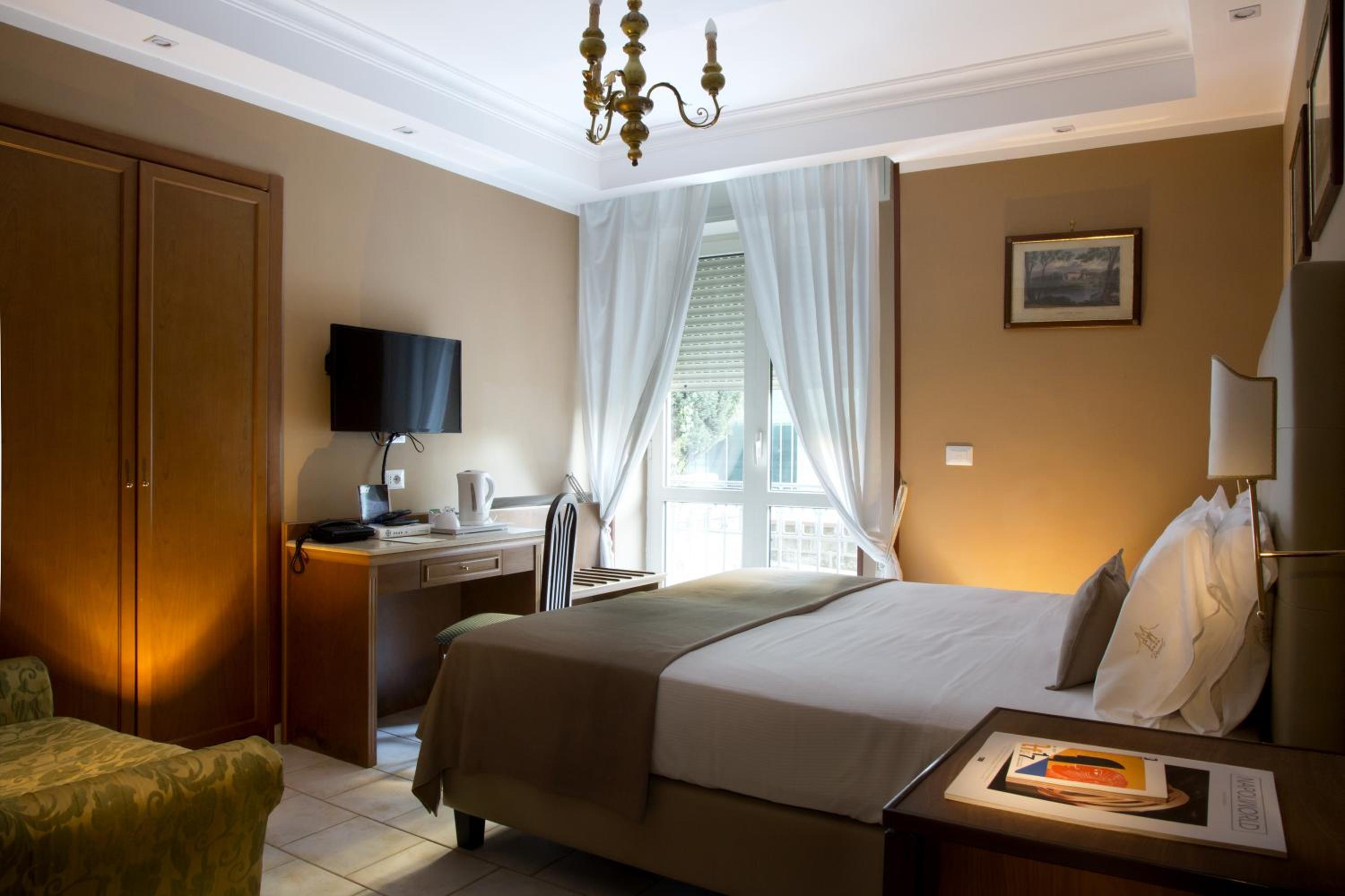 Standard Double Room photo 3