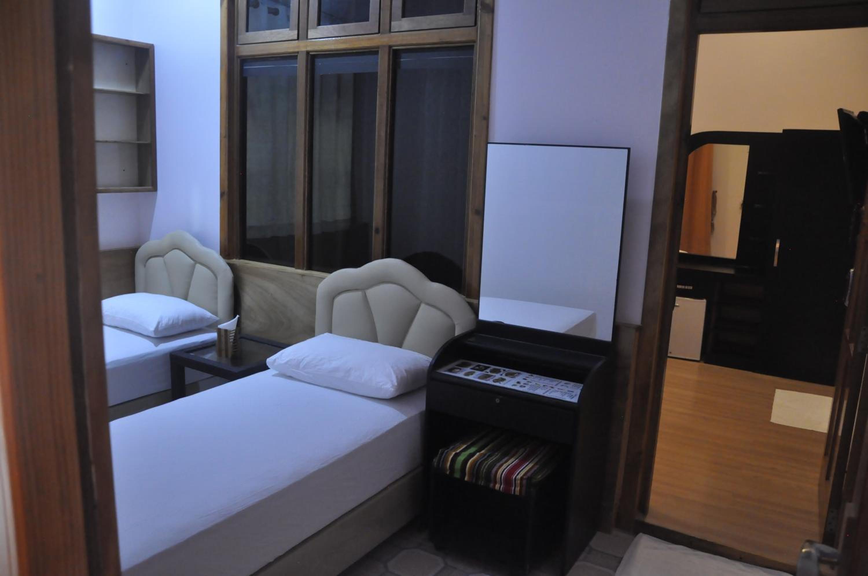 Deluxe Family Room - Photo 2