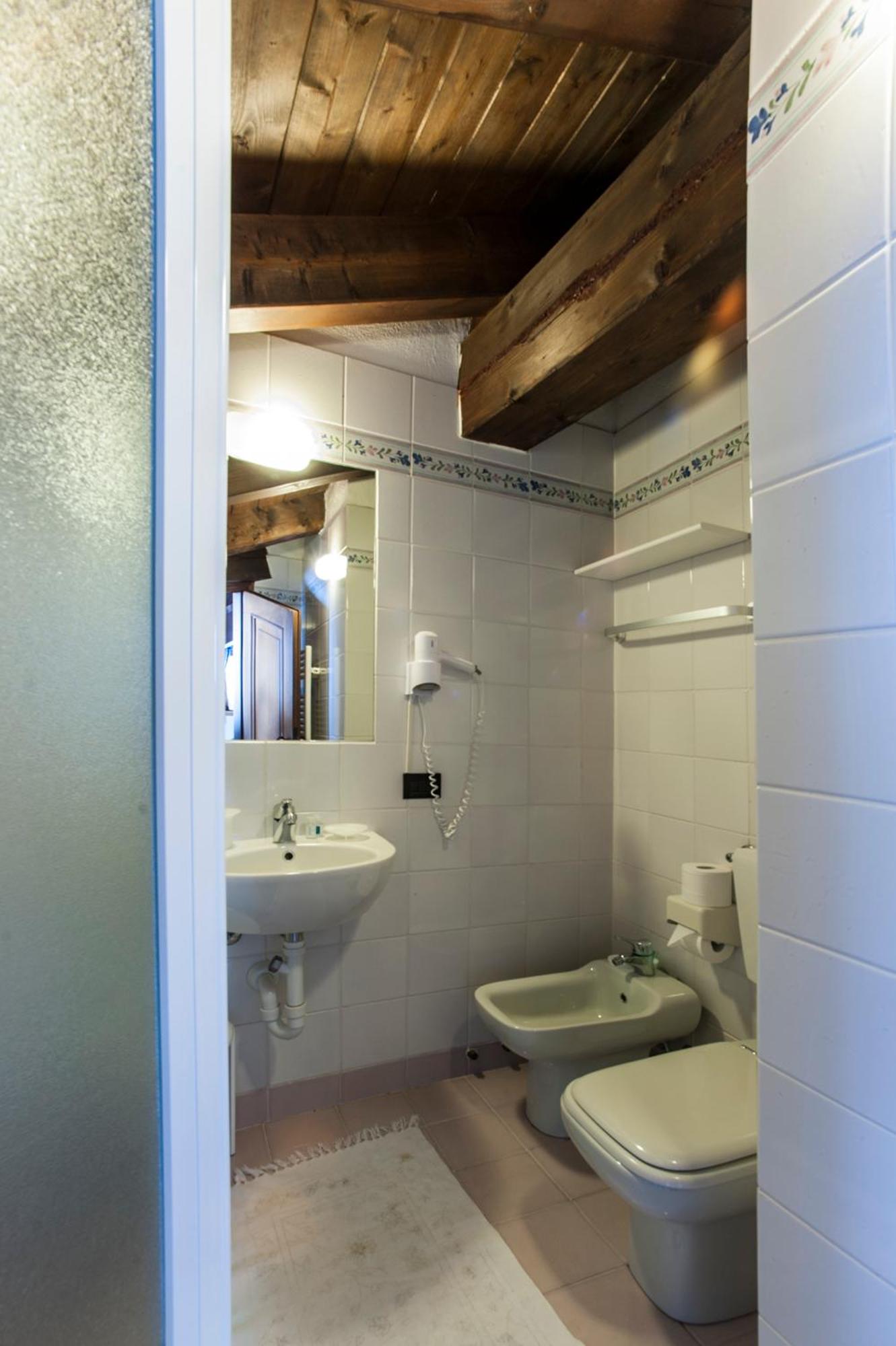 Double or Twin Room with Mountain View photo 3
