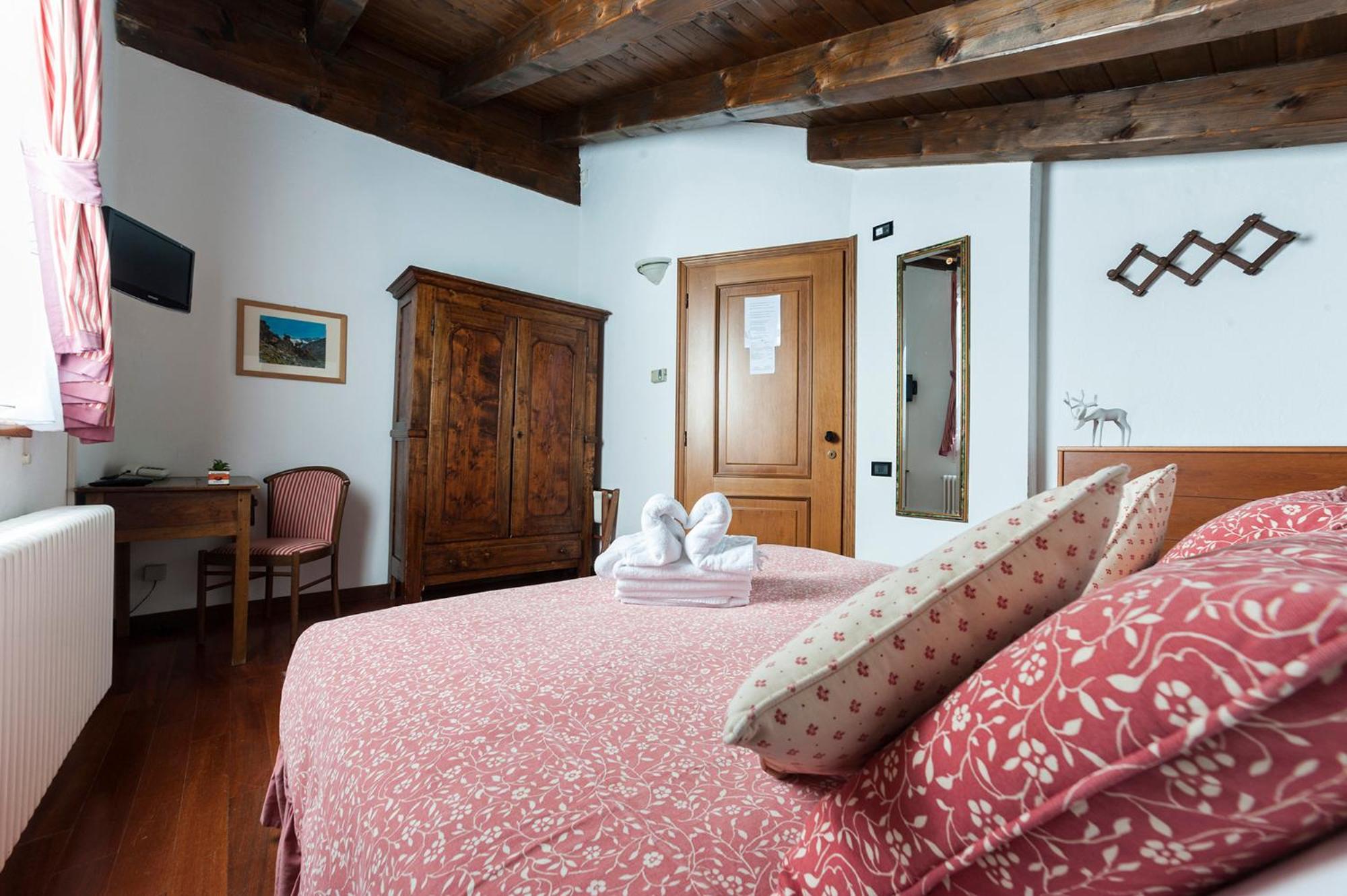 Double or Twin Room with Private External Bathroom photo 3