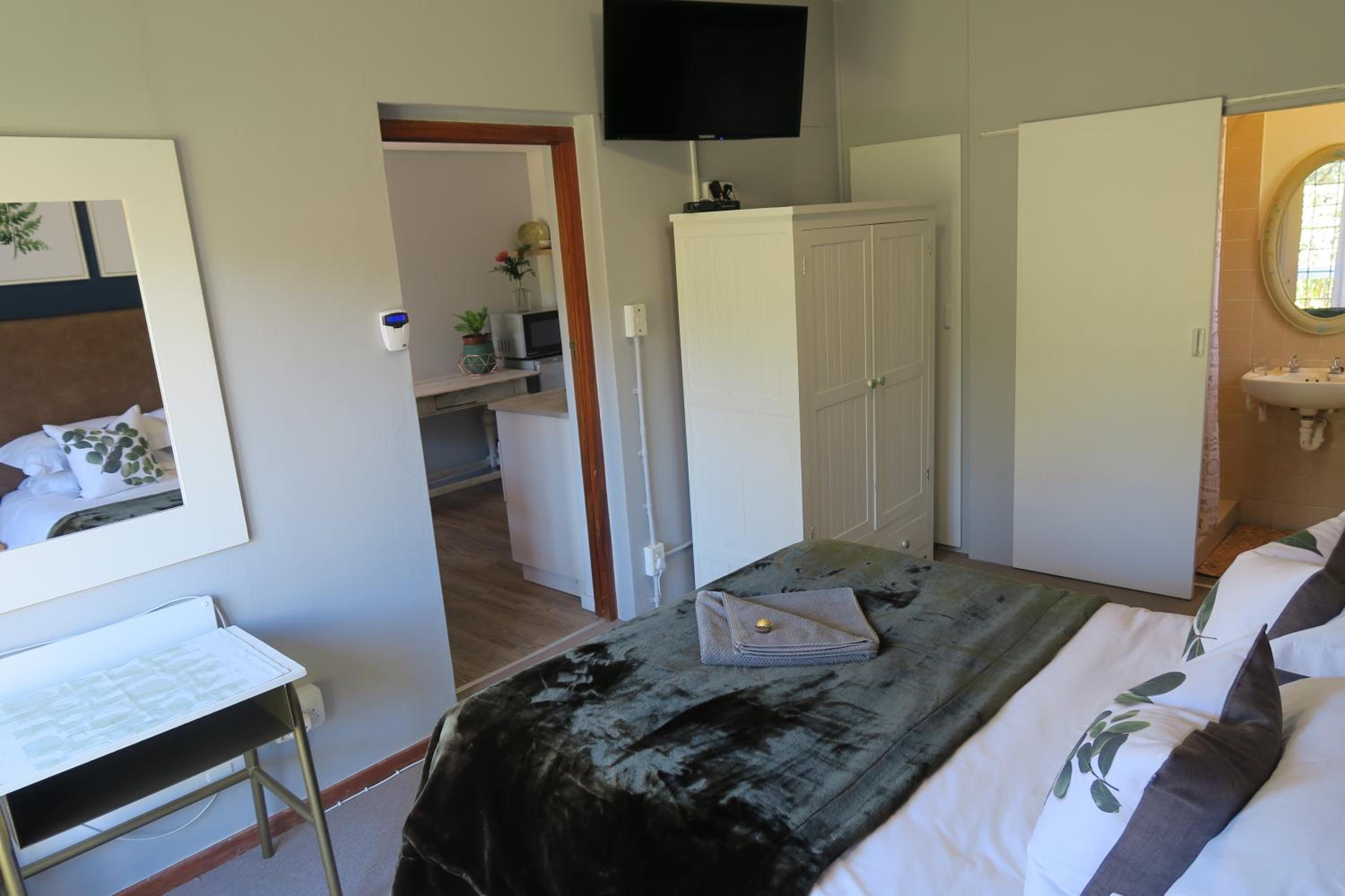 One-Bedroom Apartment - Photo 1