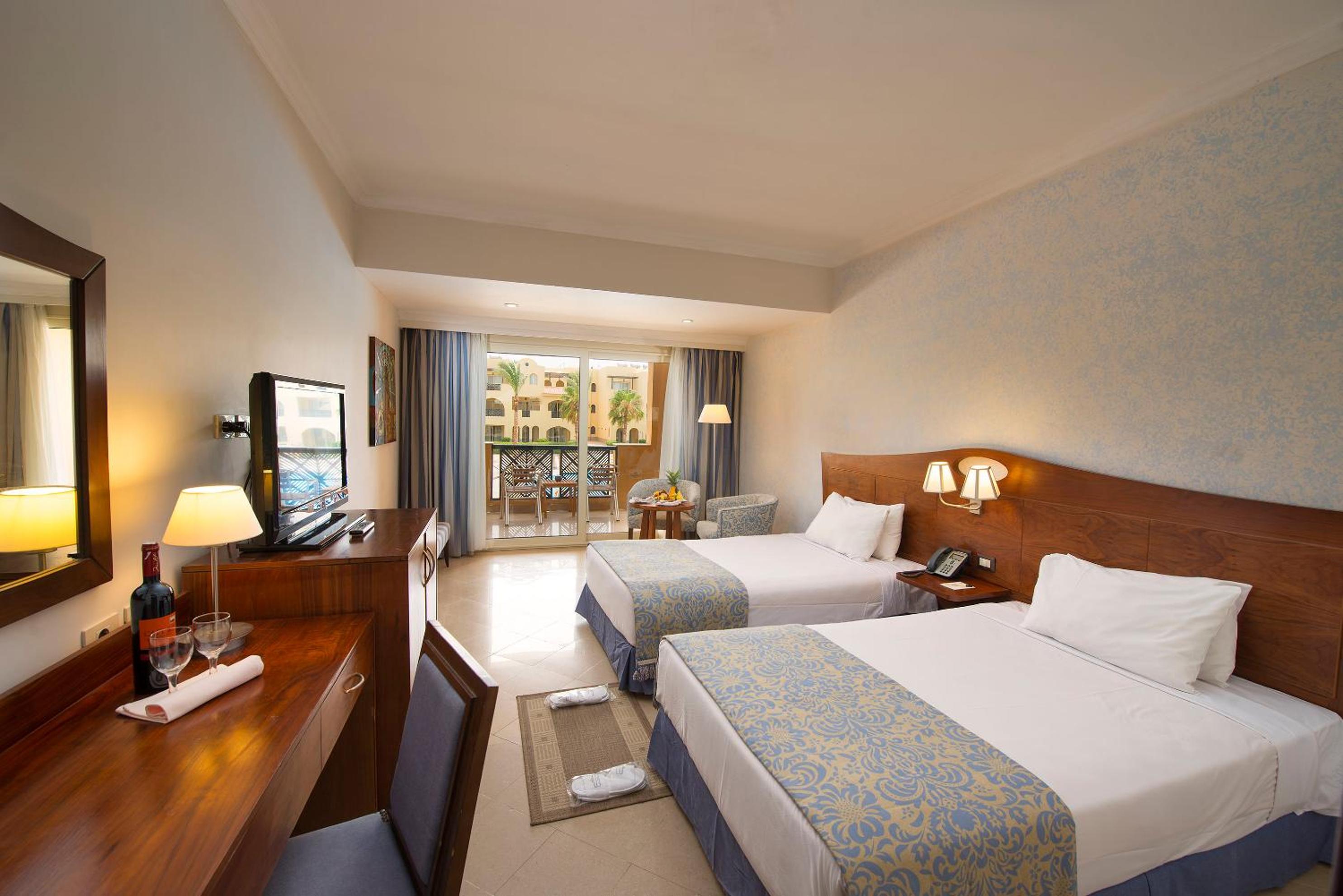 Double Room with Garden View - Photo 4