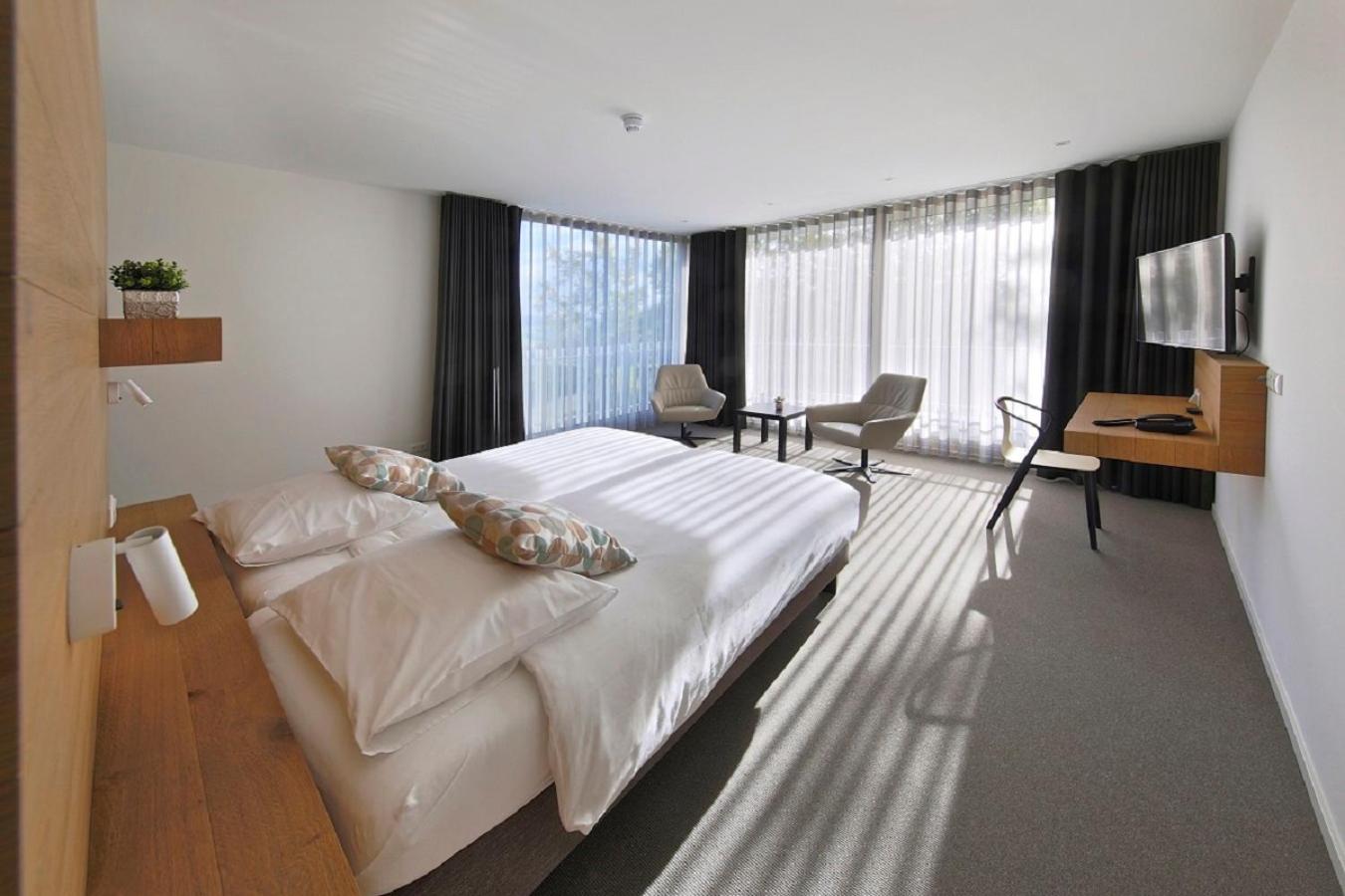 Junior Suite with Balcony photo 3