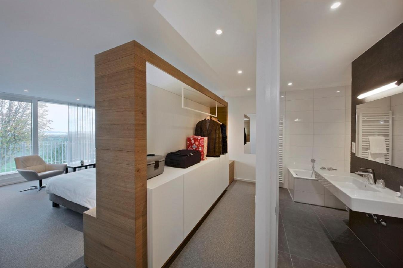 Junior Suite with Balcony photo 2