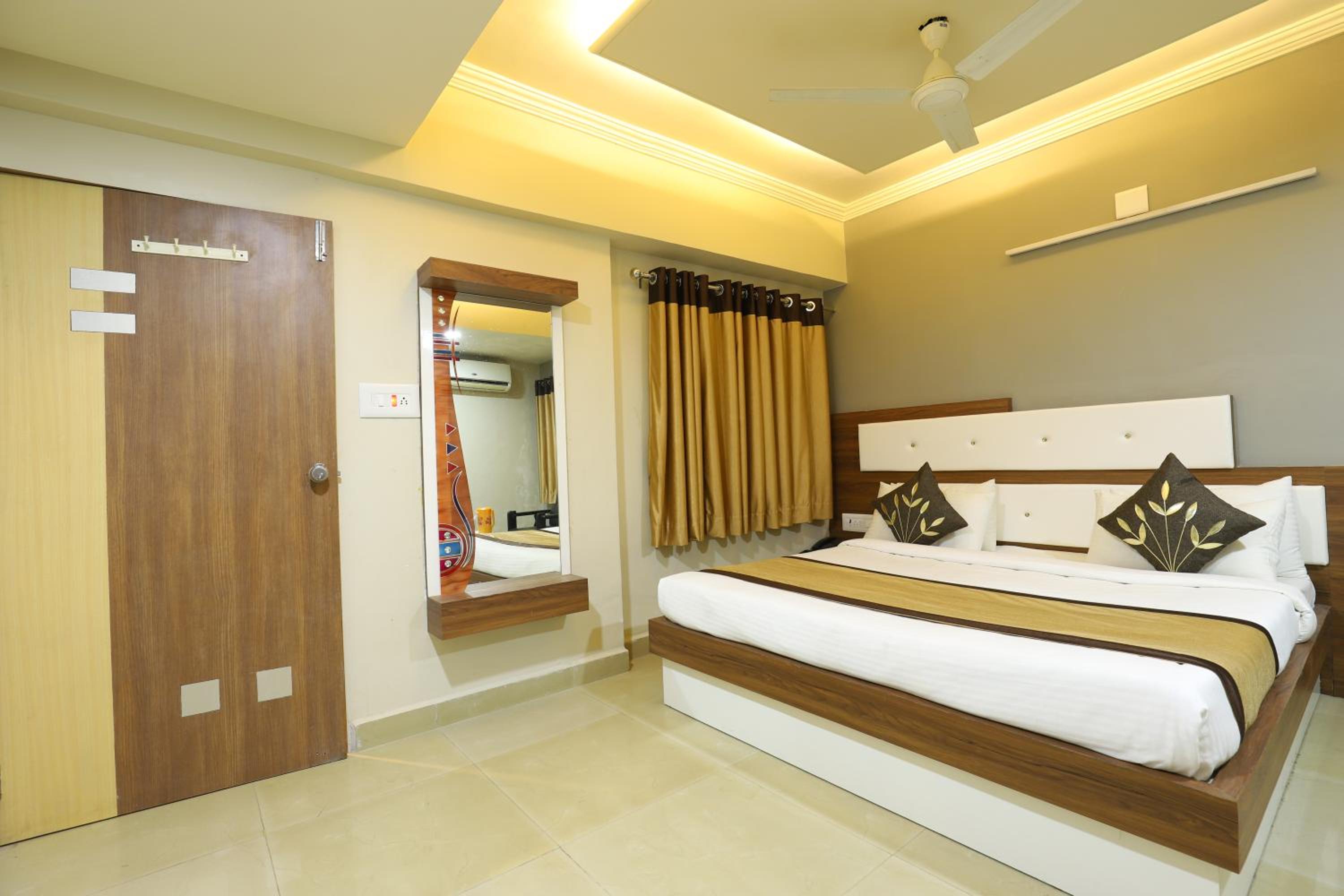 Deluxe King Room photo 3