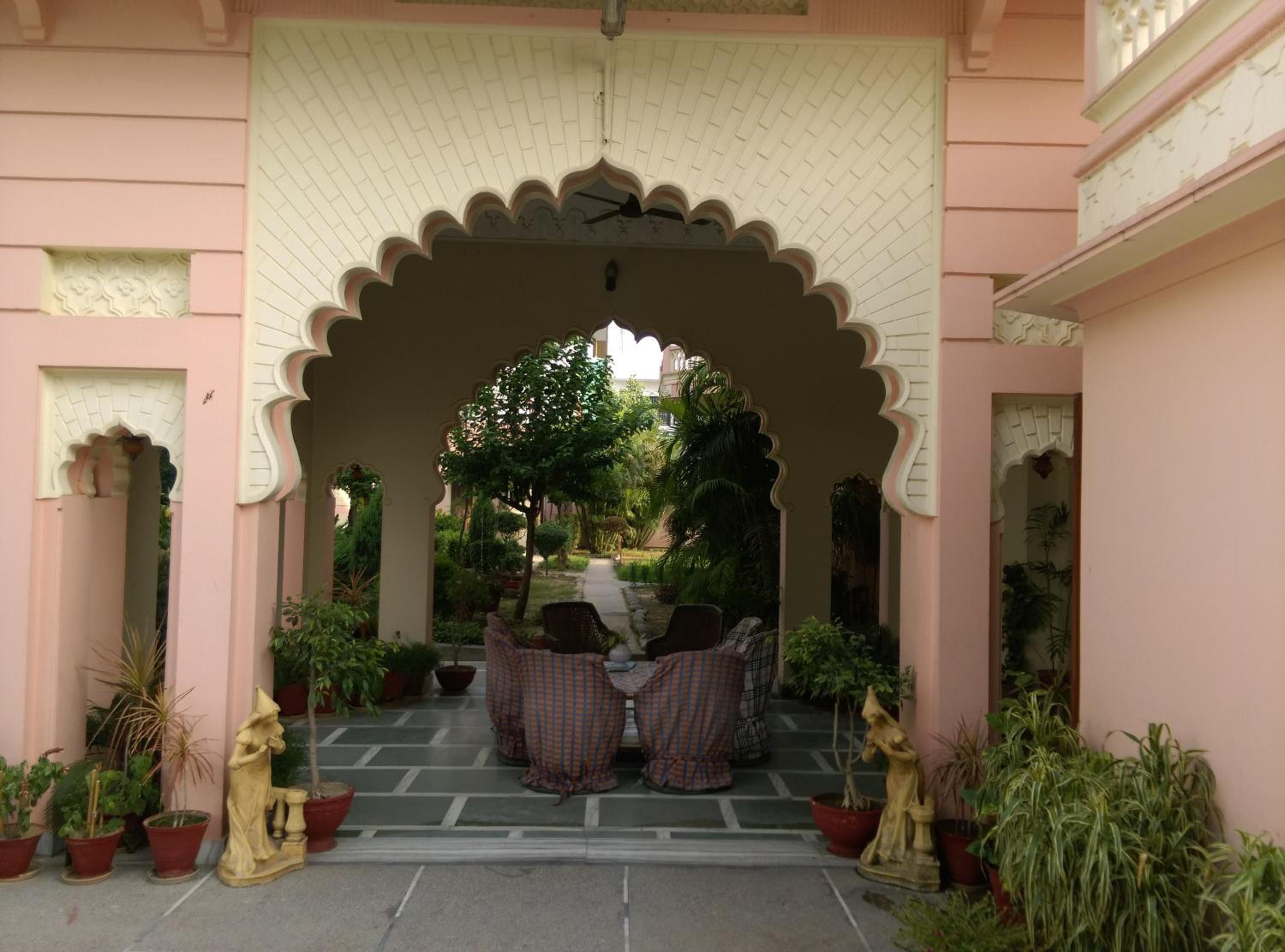 Family Room With Balcony photo 3