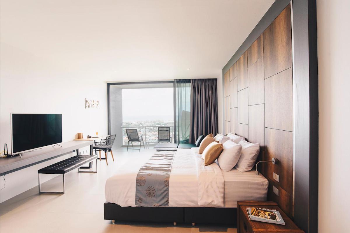 Two-Bedroom Pool Suite - Photo 3