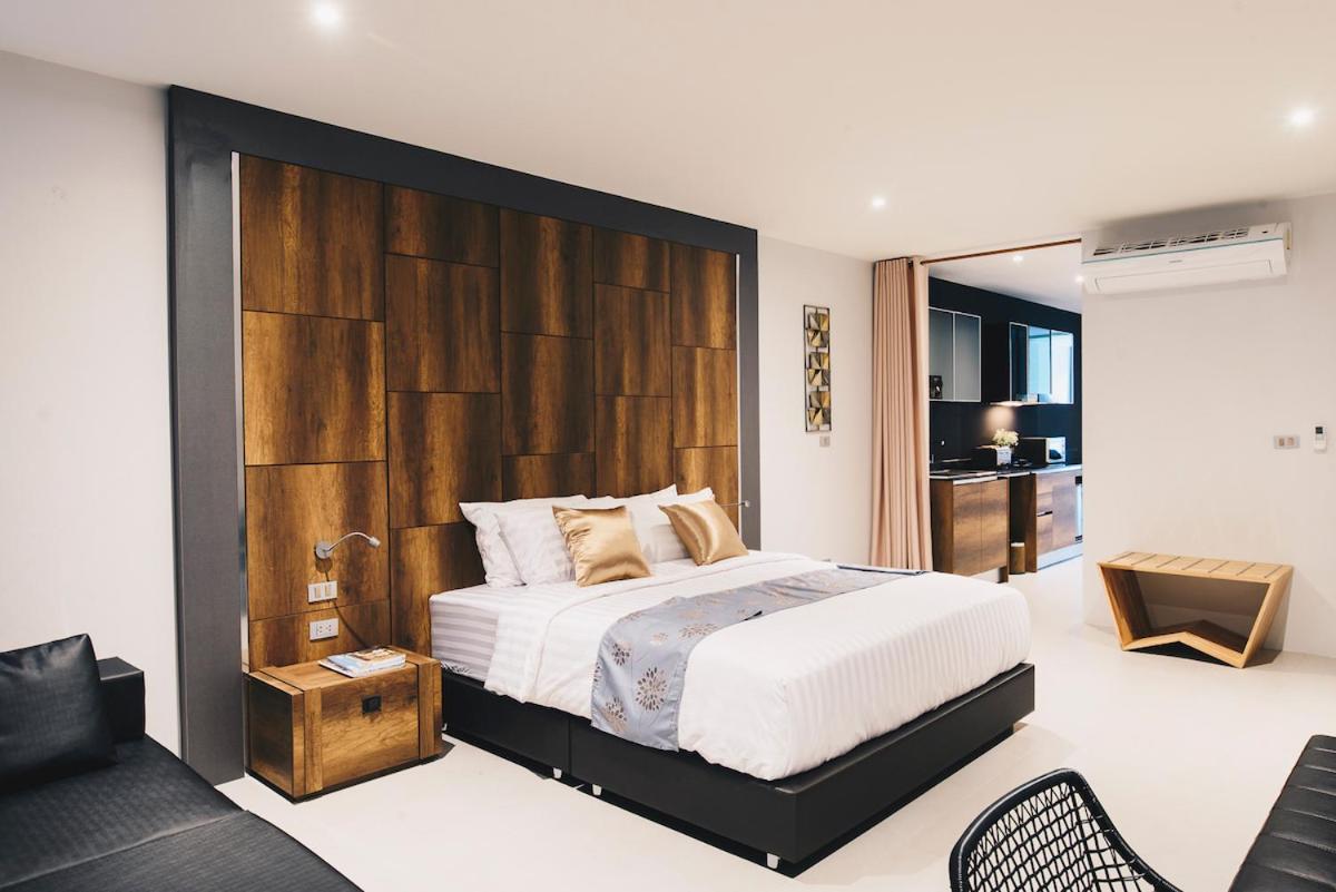 Two-Bedroom Pool Suite - Photo 11