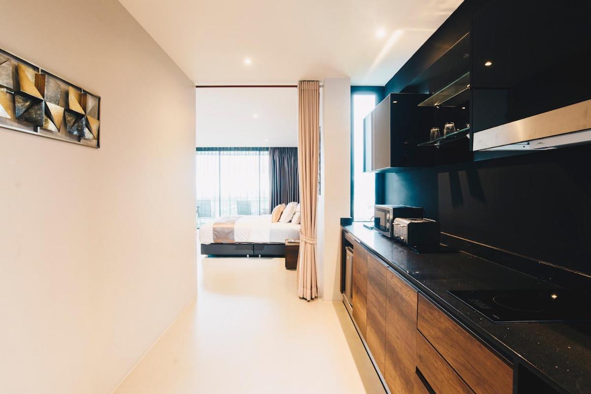 Two-Bedroom Pool Suite - Photo 9