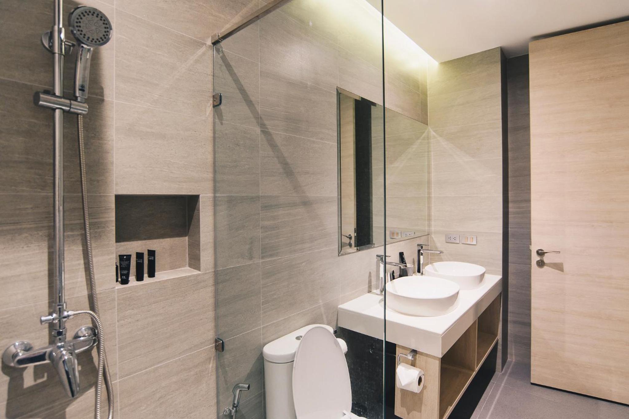Two-Bedroom Pool Suite - Photo 7