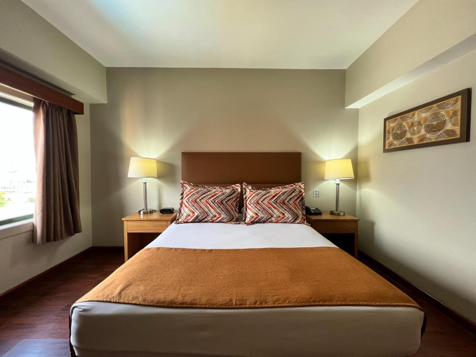 Deluxe Double Room (2 Adults + 1 Child)