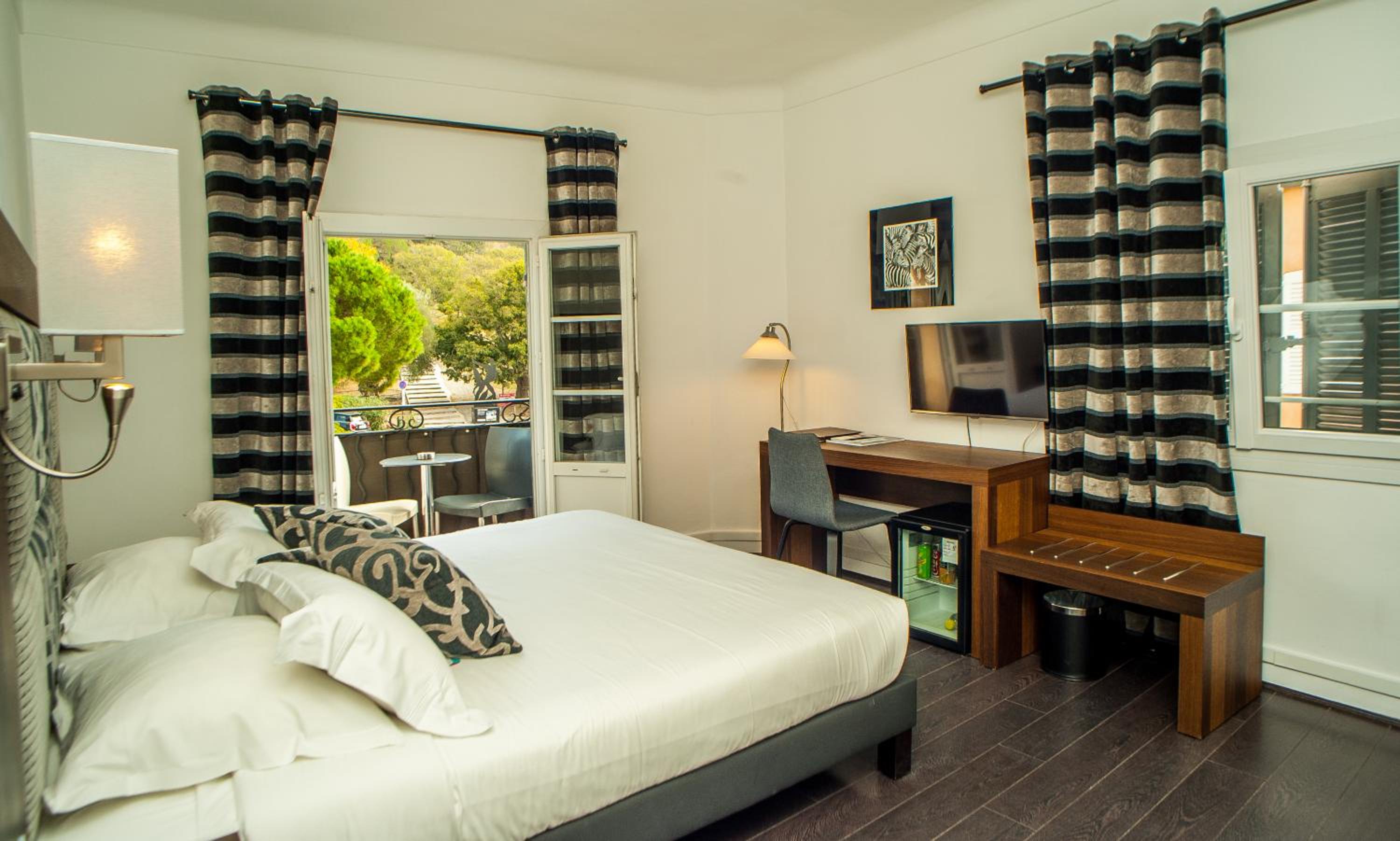 Superior Double Room with Balcony - Photo 2