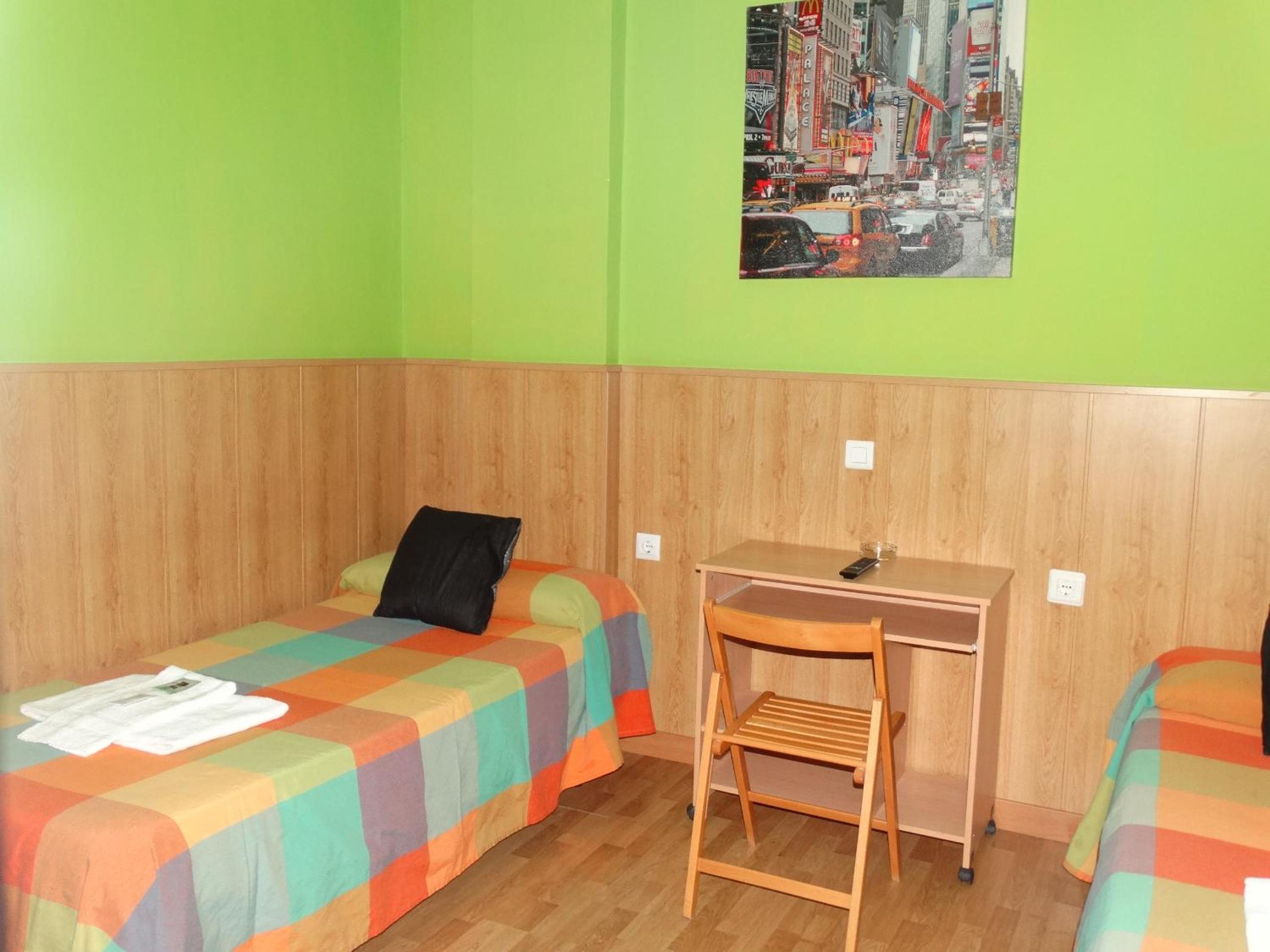 Twin Room - Photo 5