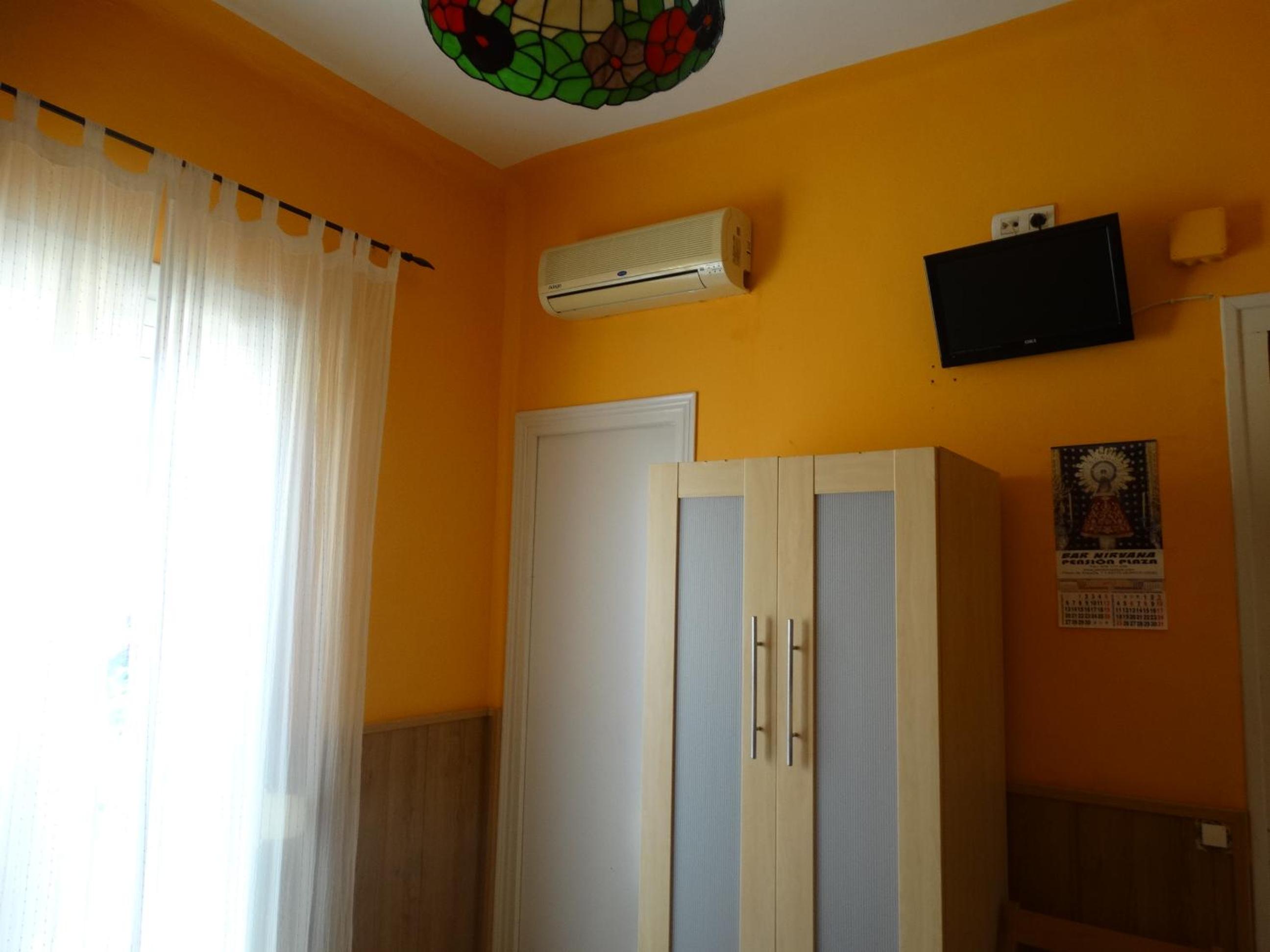 Twin Room - Photo 3