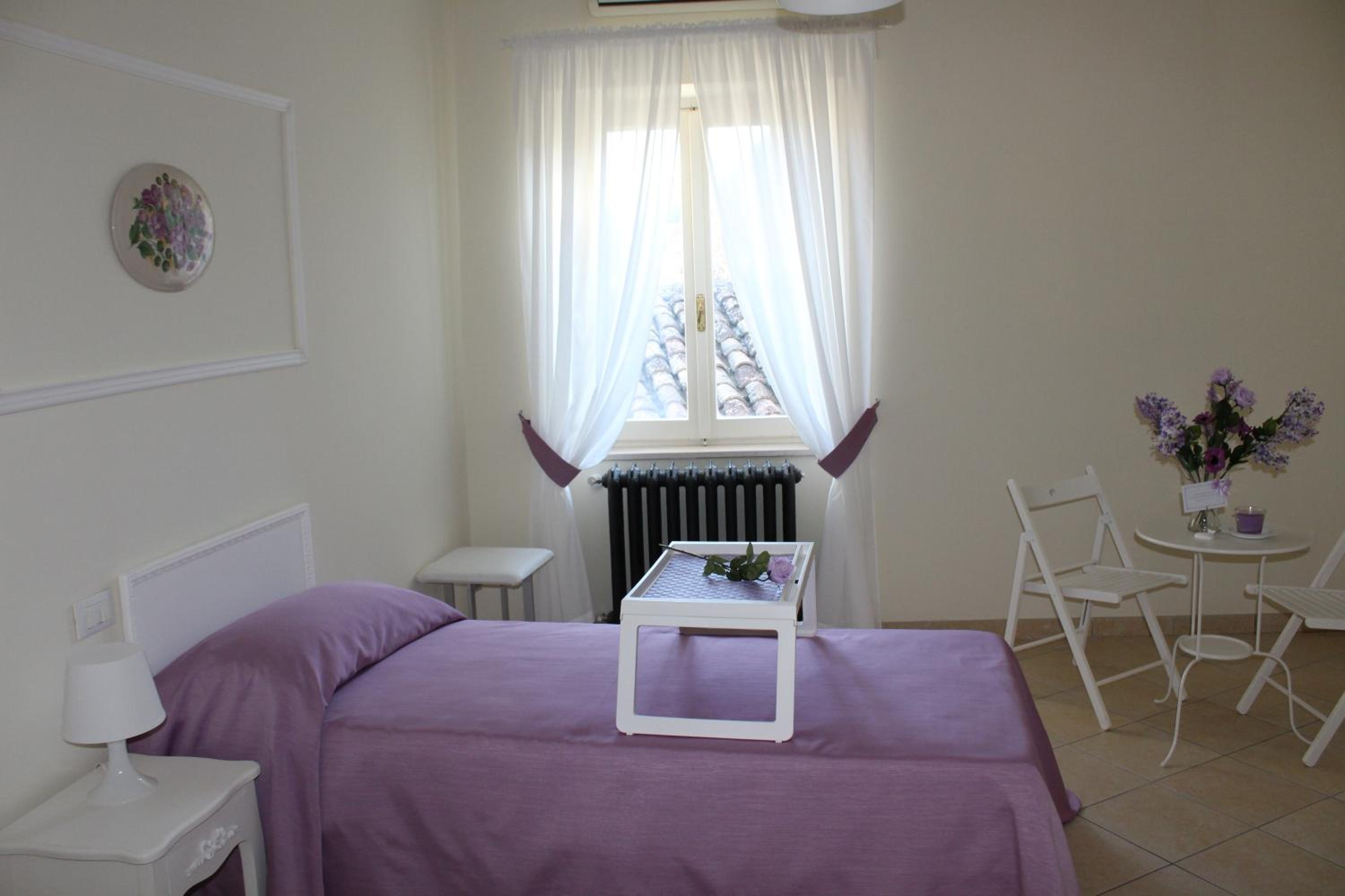 Single Room with Shared Bathroom photo 1