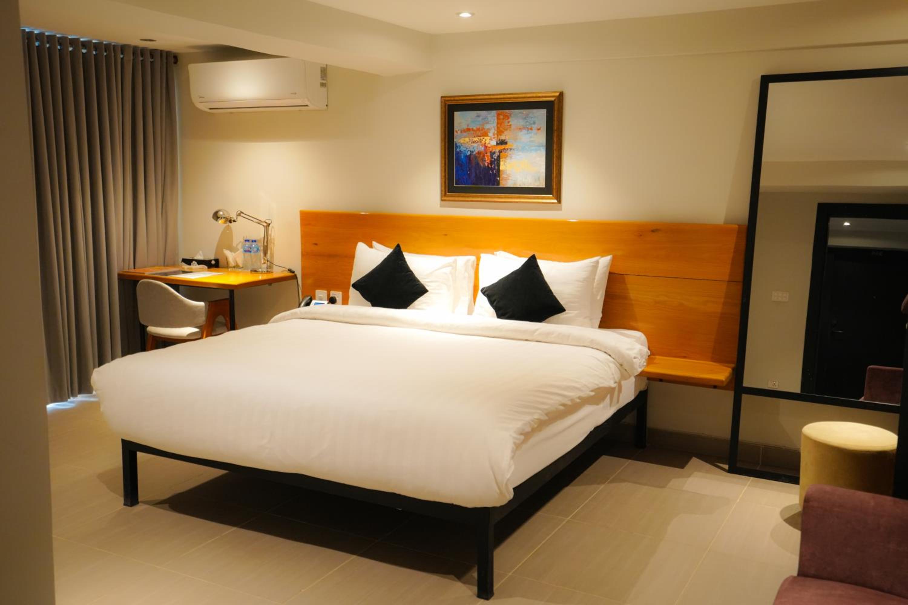 Deluxe King Room