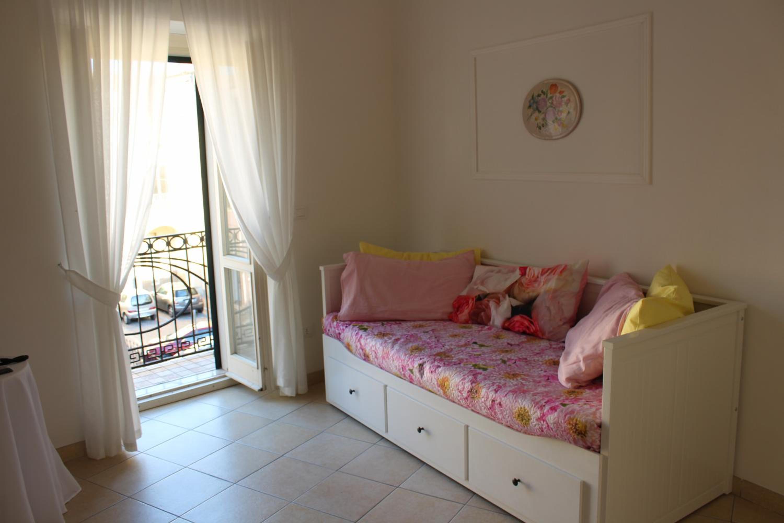 Double Room with Private External Bathroom - Photo 15