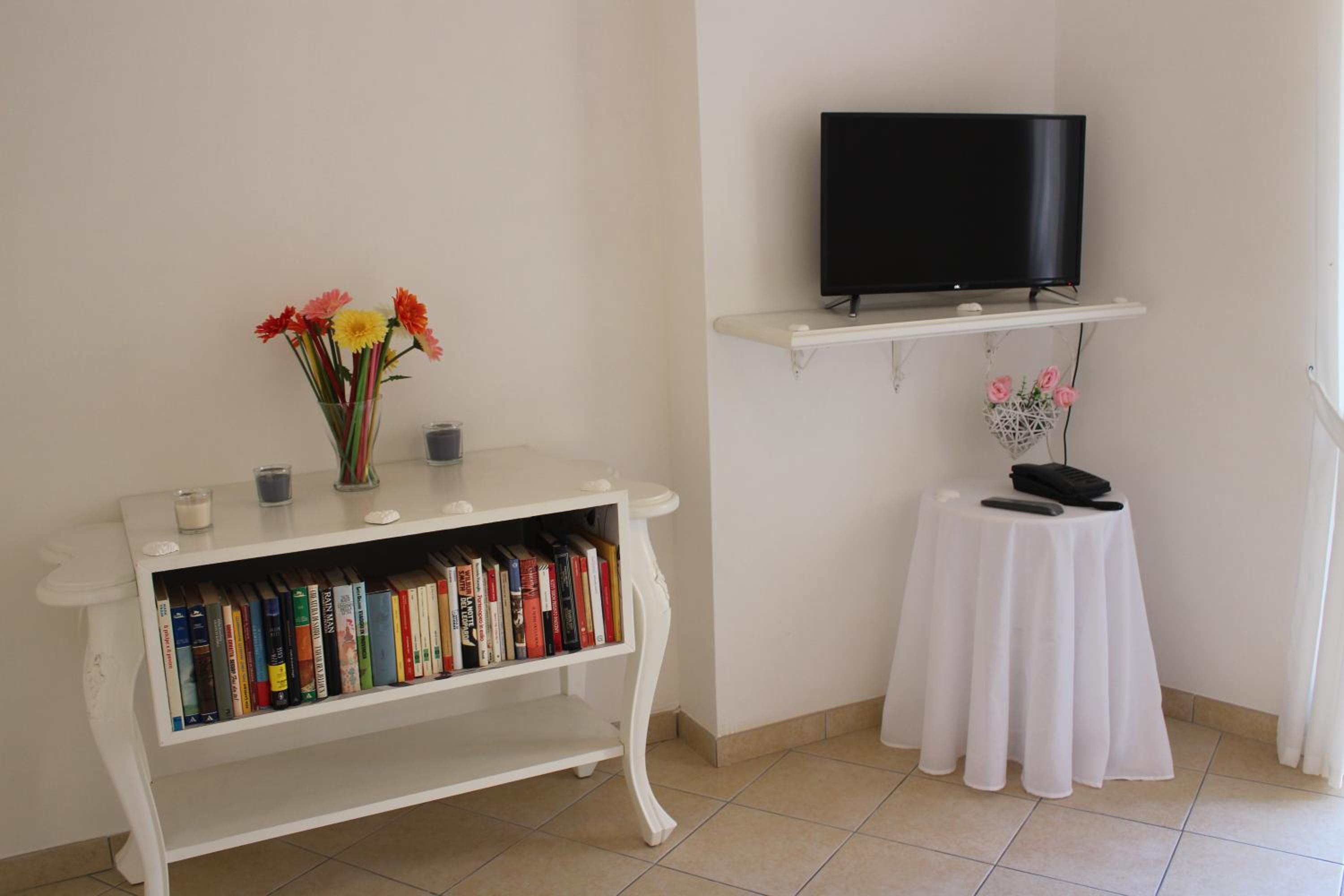 Double Room with Private External Bathroom - Photo 1