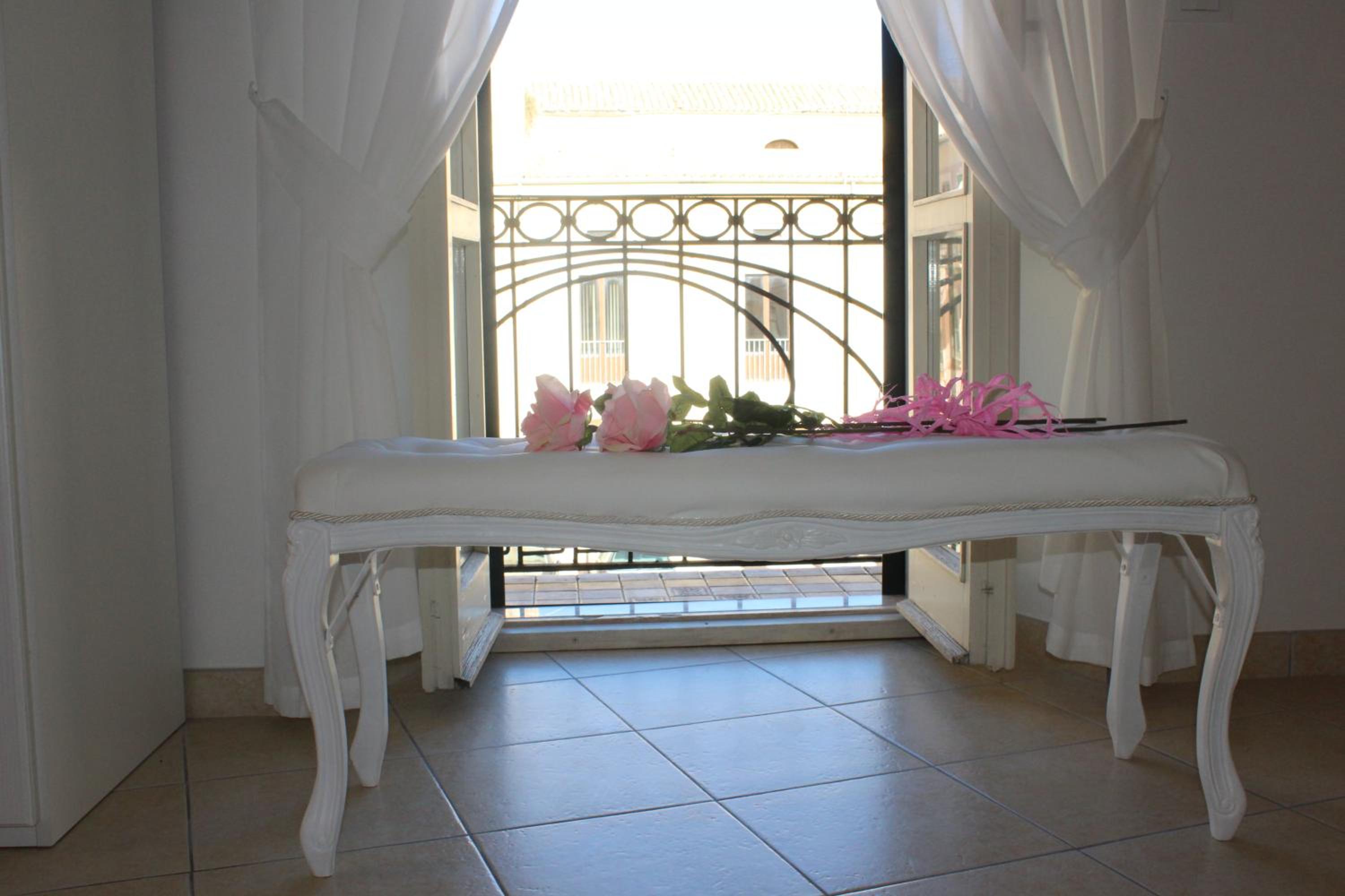 Double Room with Private External Bathroom - Photo 12