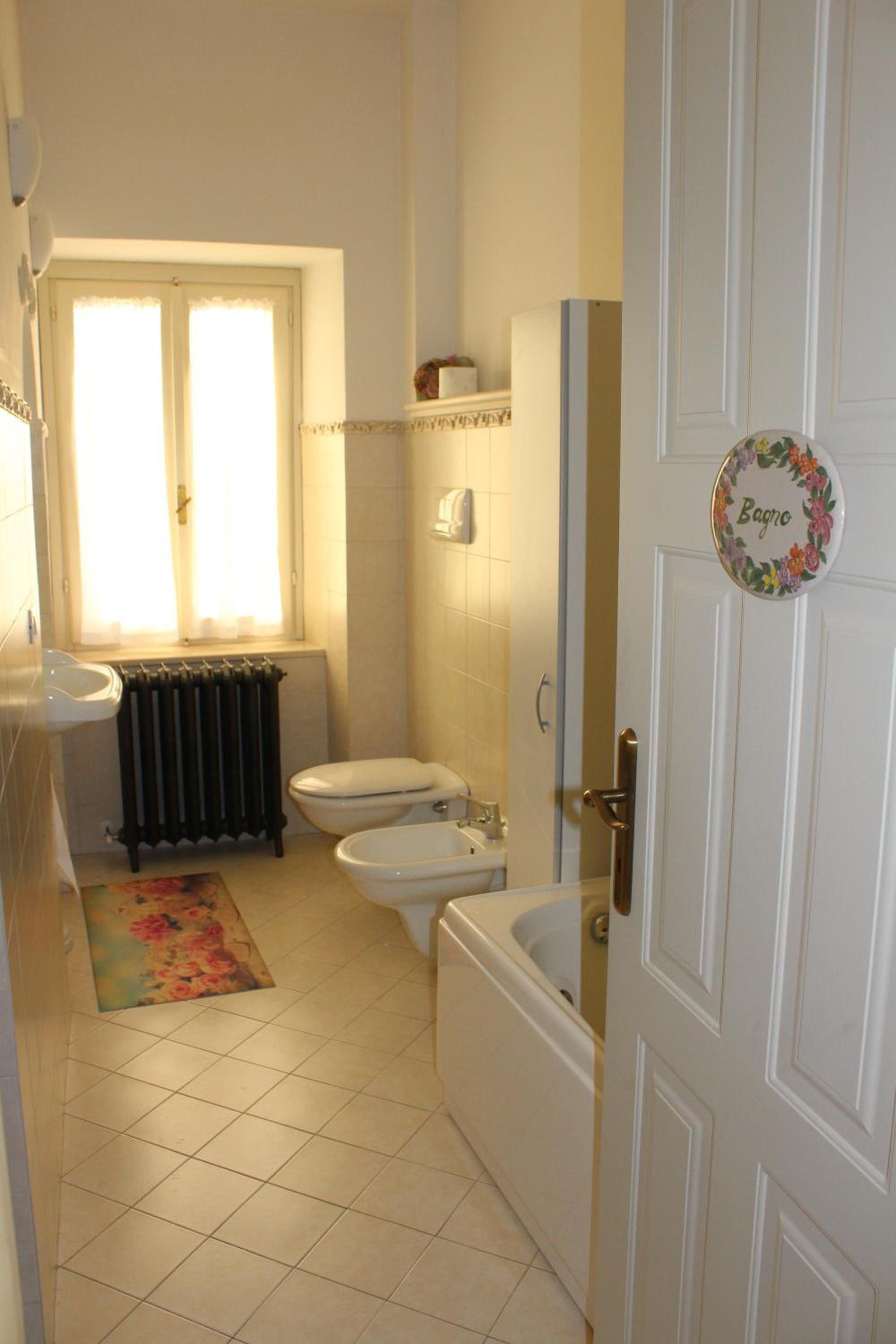 Double Room with Private External Bathroom - Photo 3