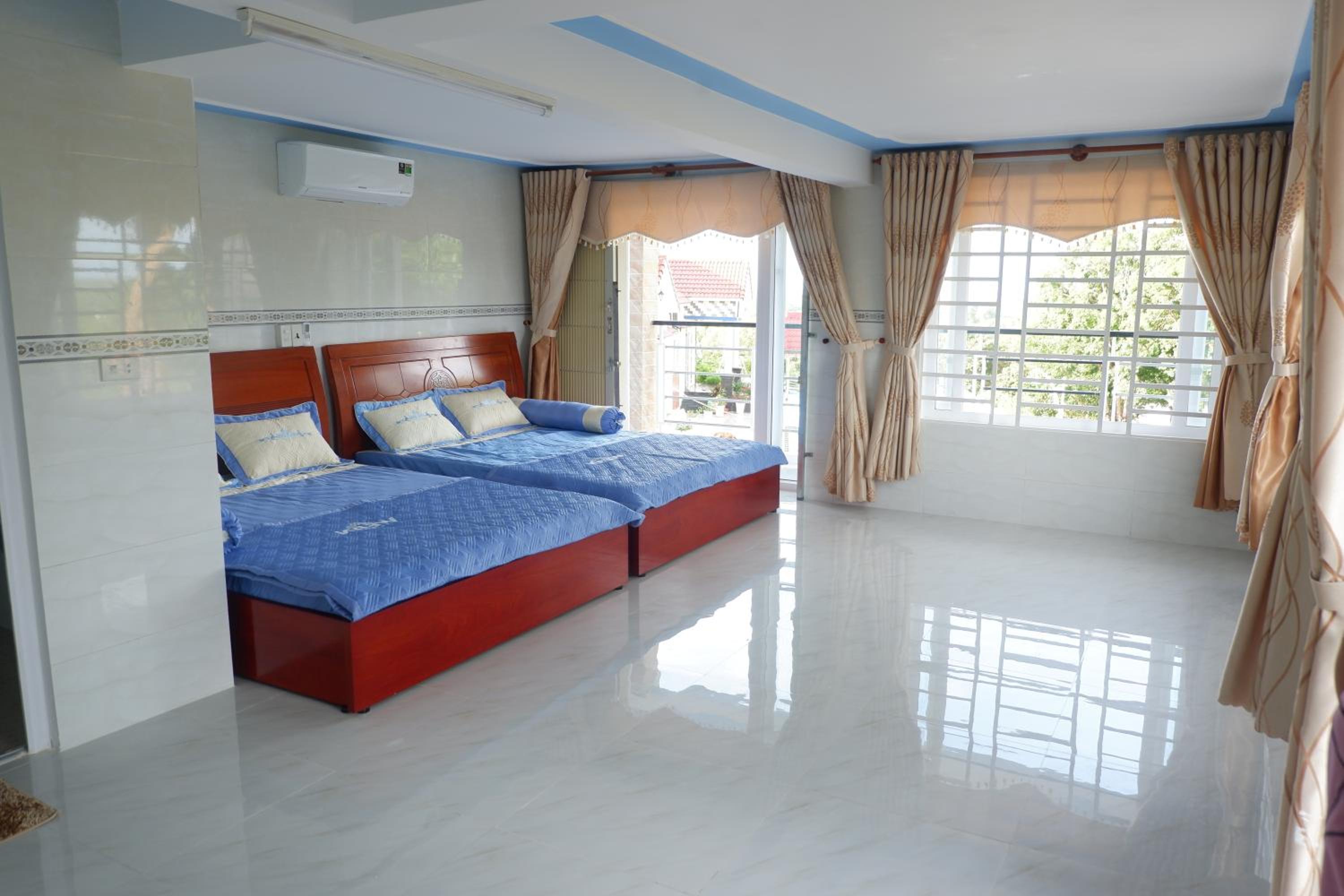 Quadruple Room with Mountain View